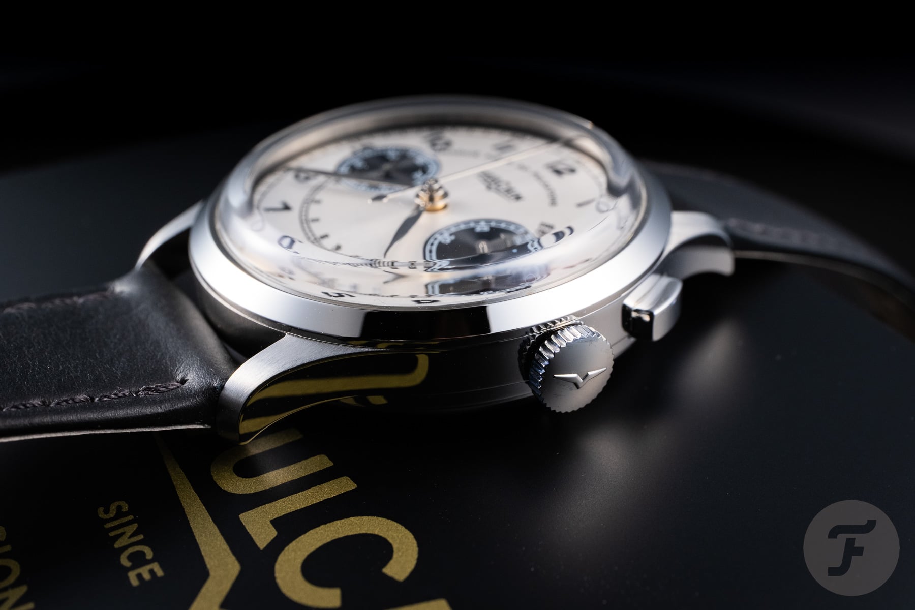 Side view of the Vulcain Monopusher Heritage Panda