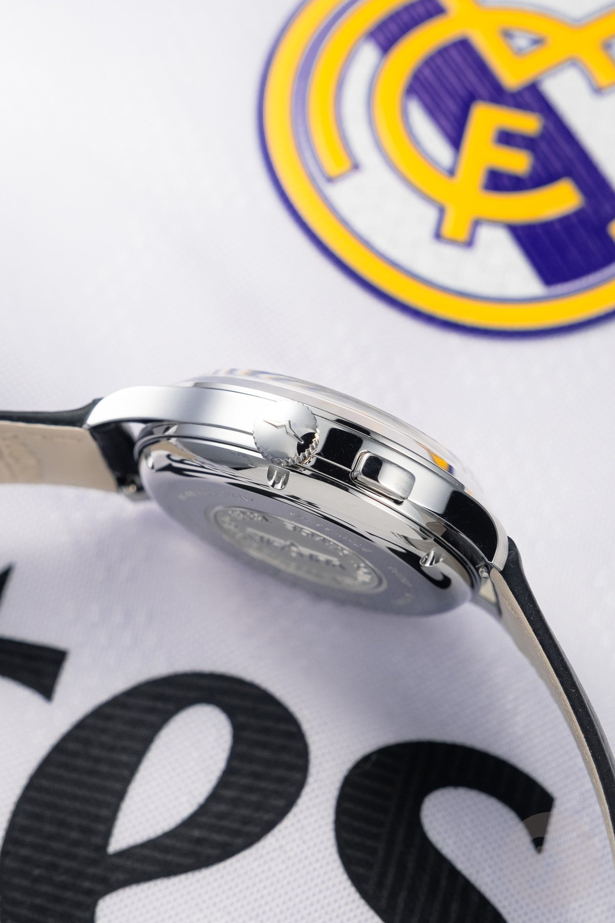 Profile of the Vulcain Monopusher Heritage Panda