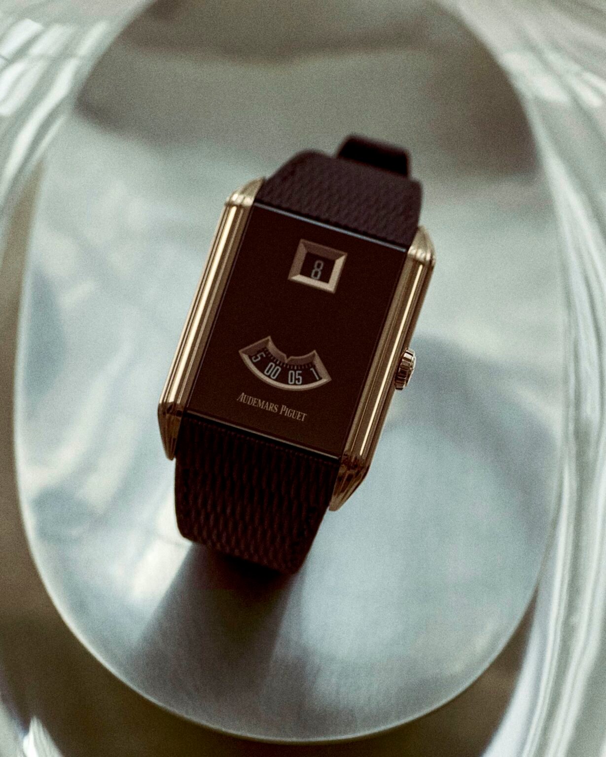 【F】 The Sleek New Audemars Piguet Neo Frame Jumping Hour