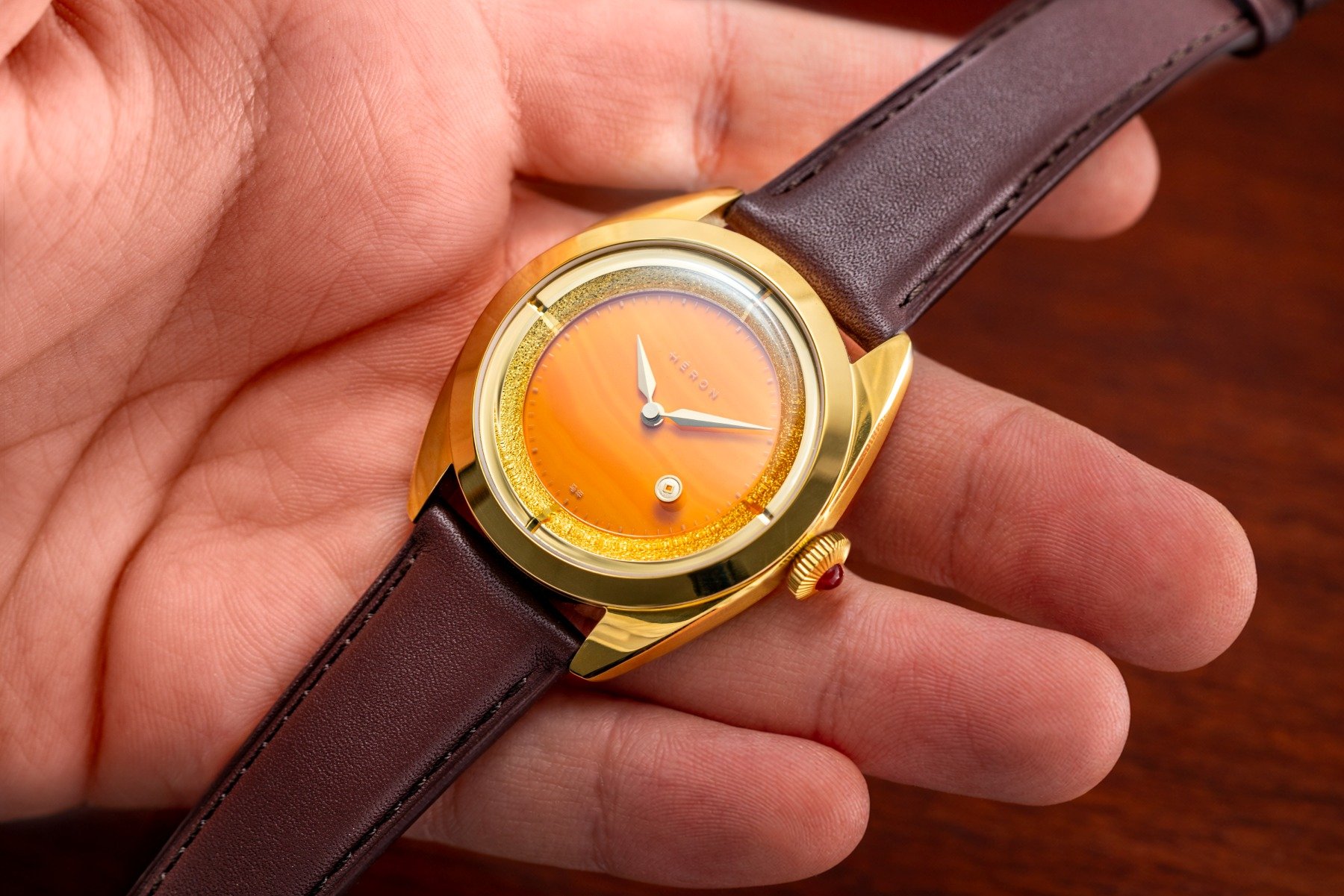 Héron Mirabel Firehorse in hand