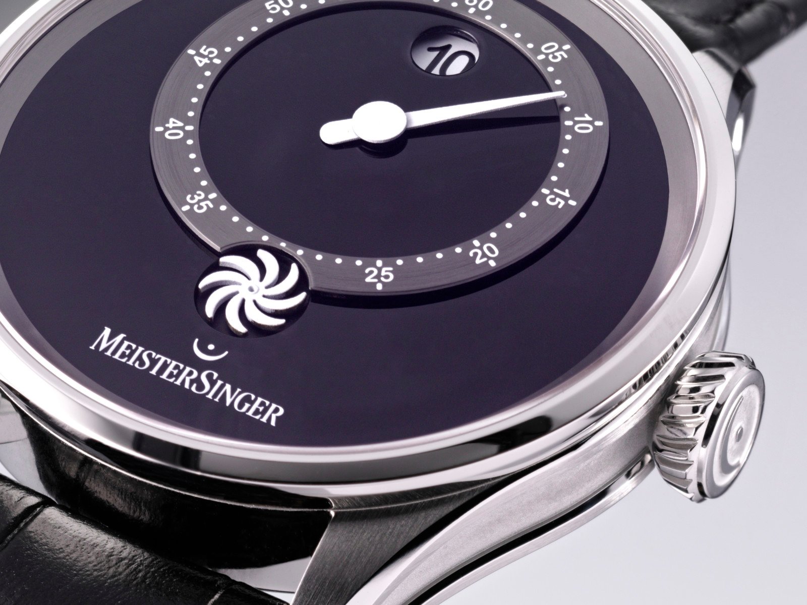 Dial close-up of the MeisterSinger Panthero Jumping Hour in glossy black