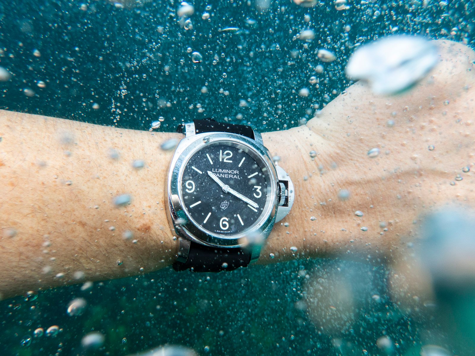 Panerai Luminor Base Logo PAM01086 underwater wrist shot with bubbles