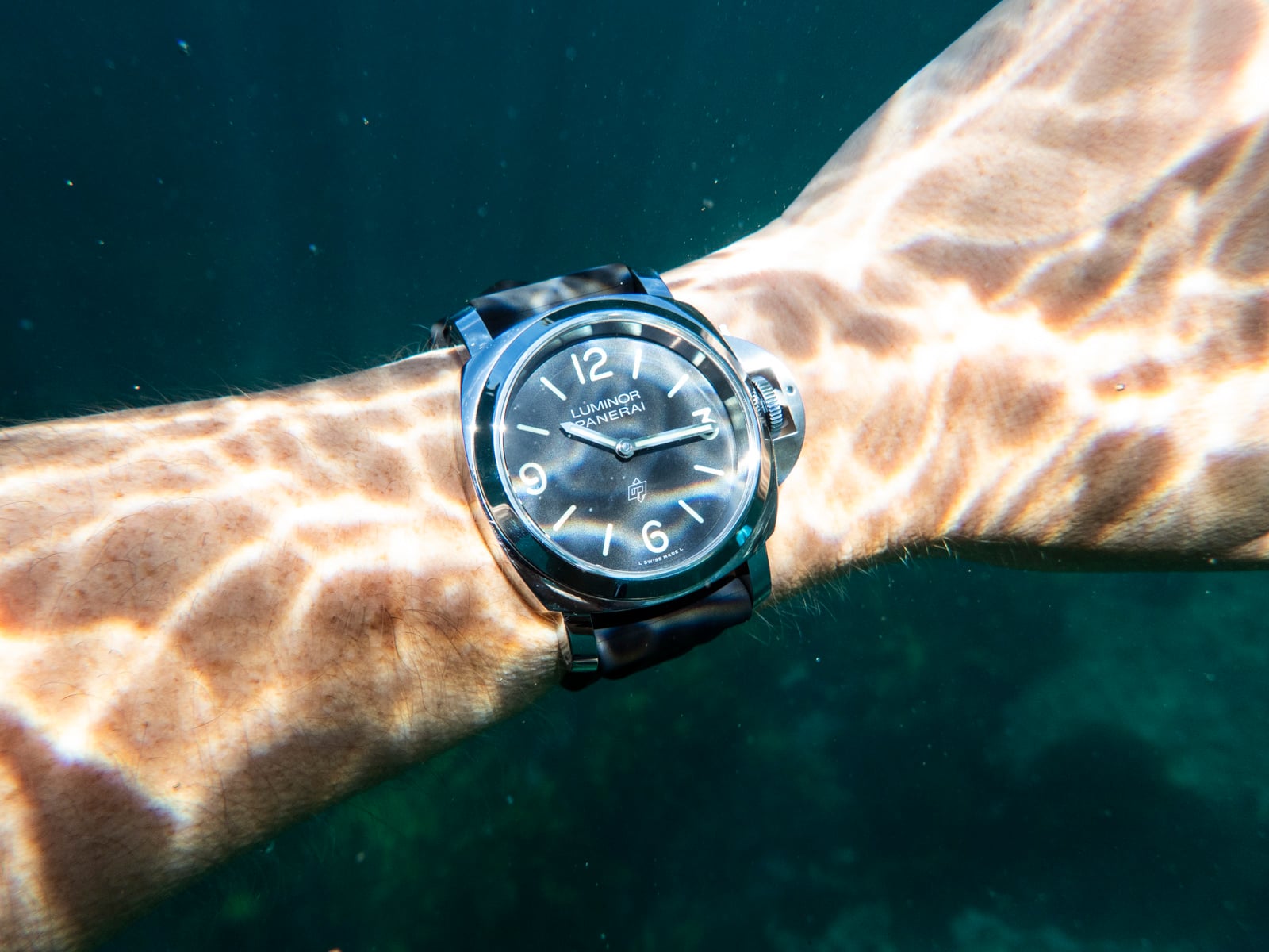 Panerai Luminor Base Logo PAM01086 underwater wrist shot