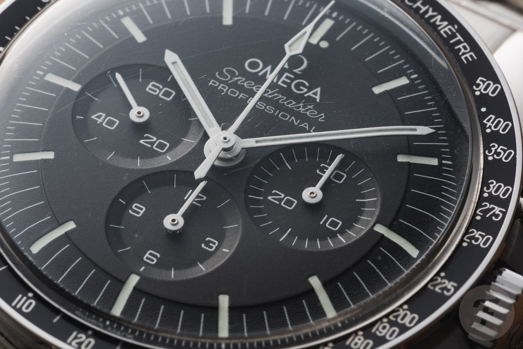 Omega Speedmaster Professional Moonwatch 310.30.42.50.01.001 crystal up close