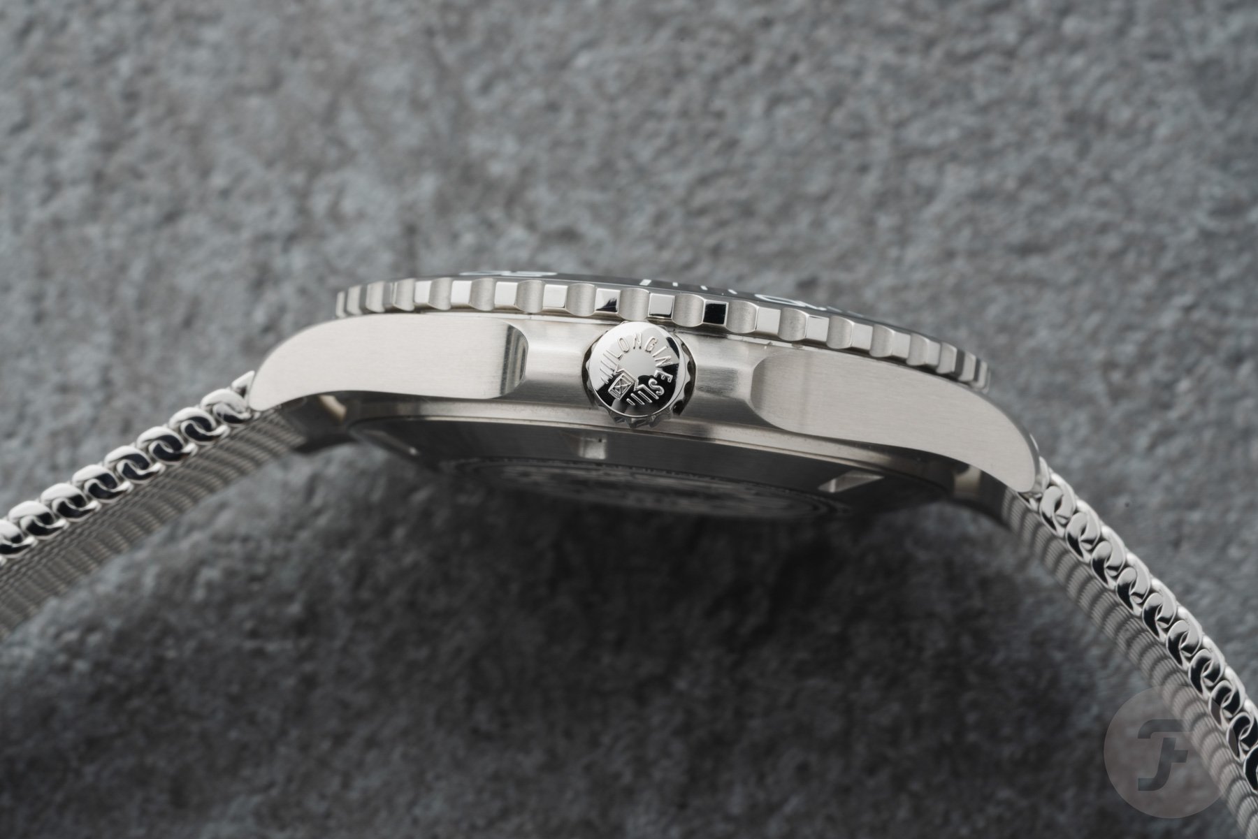 Longines Hydroconquest case profile