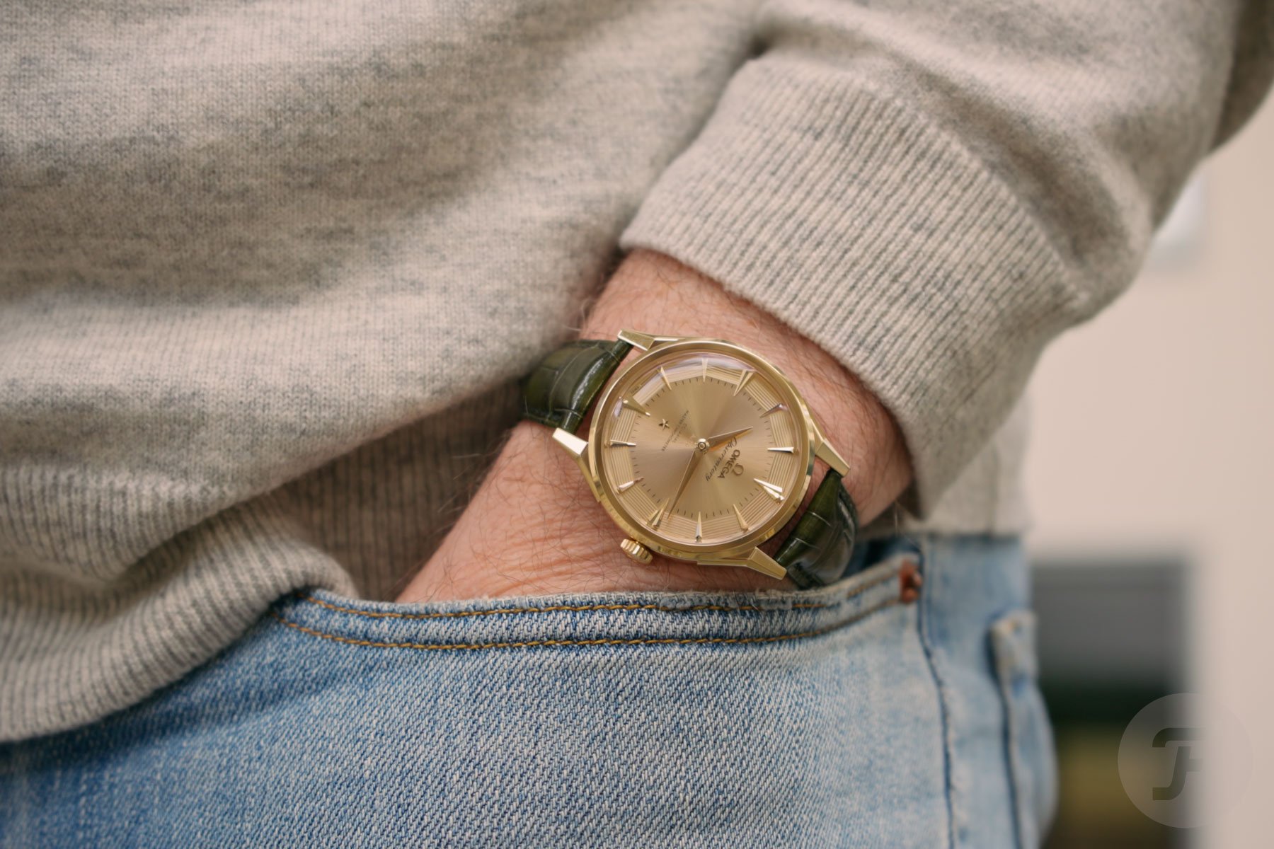 Omega Constellation Observatory Moonshine gold wristshot
