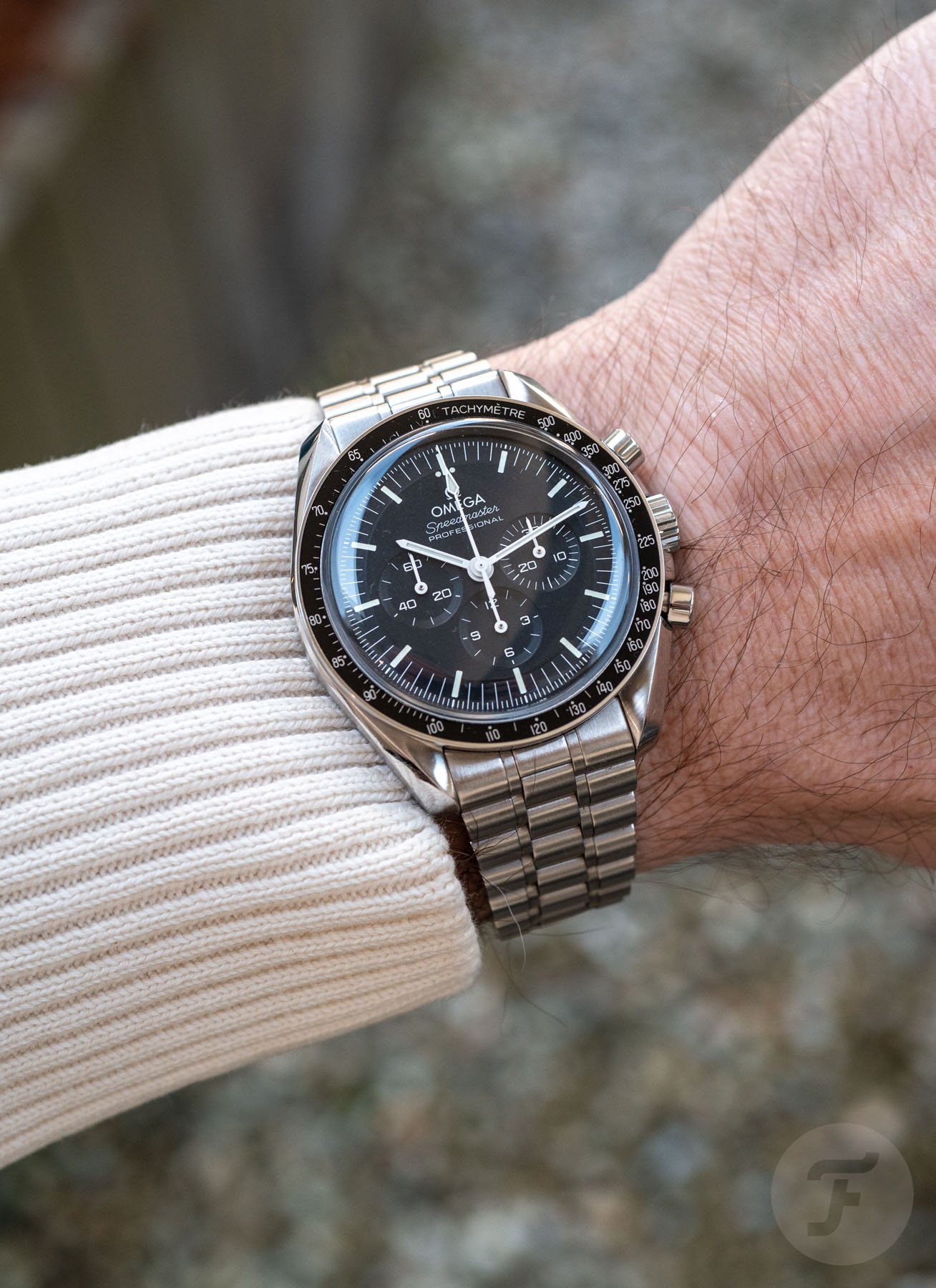 Omega Speedmaster Professional Moonwatch 310.30.42.50.01.001wrist shot