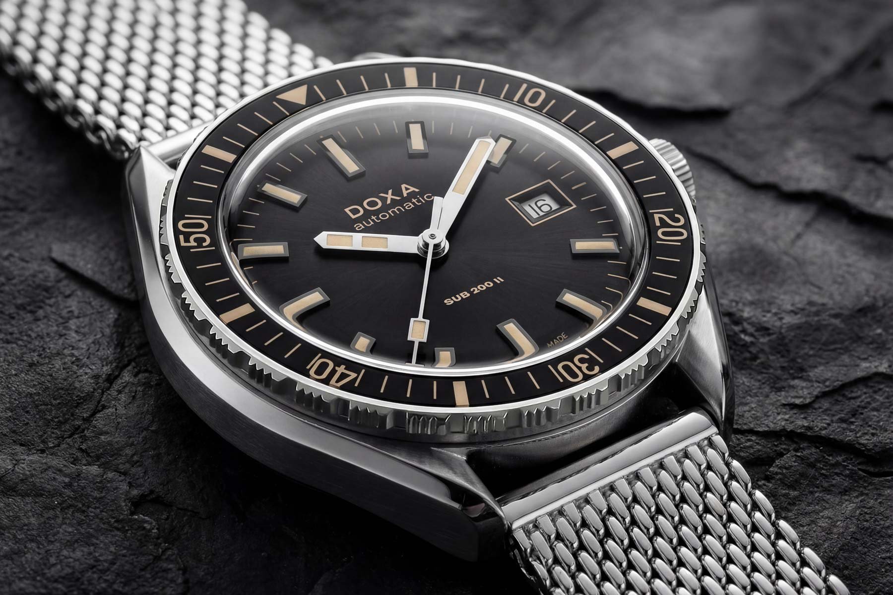 Doxa Sub 200 II Sharkhunter close-up