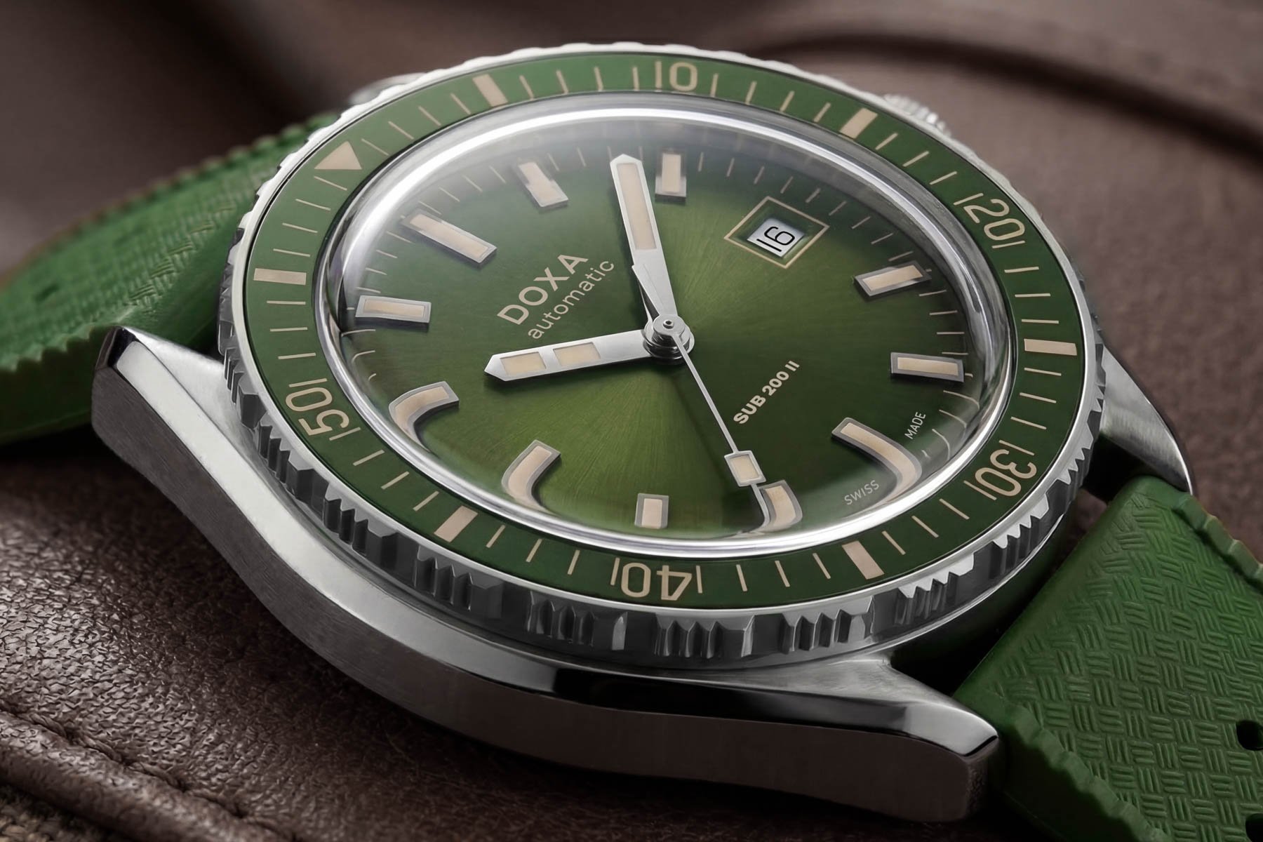 Doxa Sub 200 II Sea Emerald close up