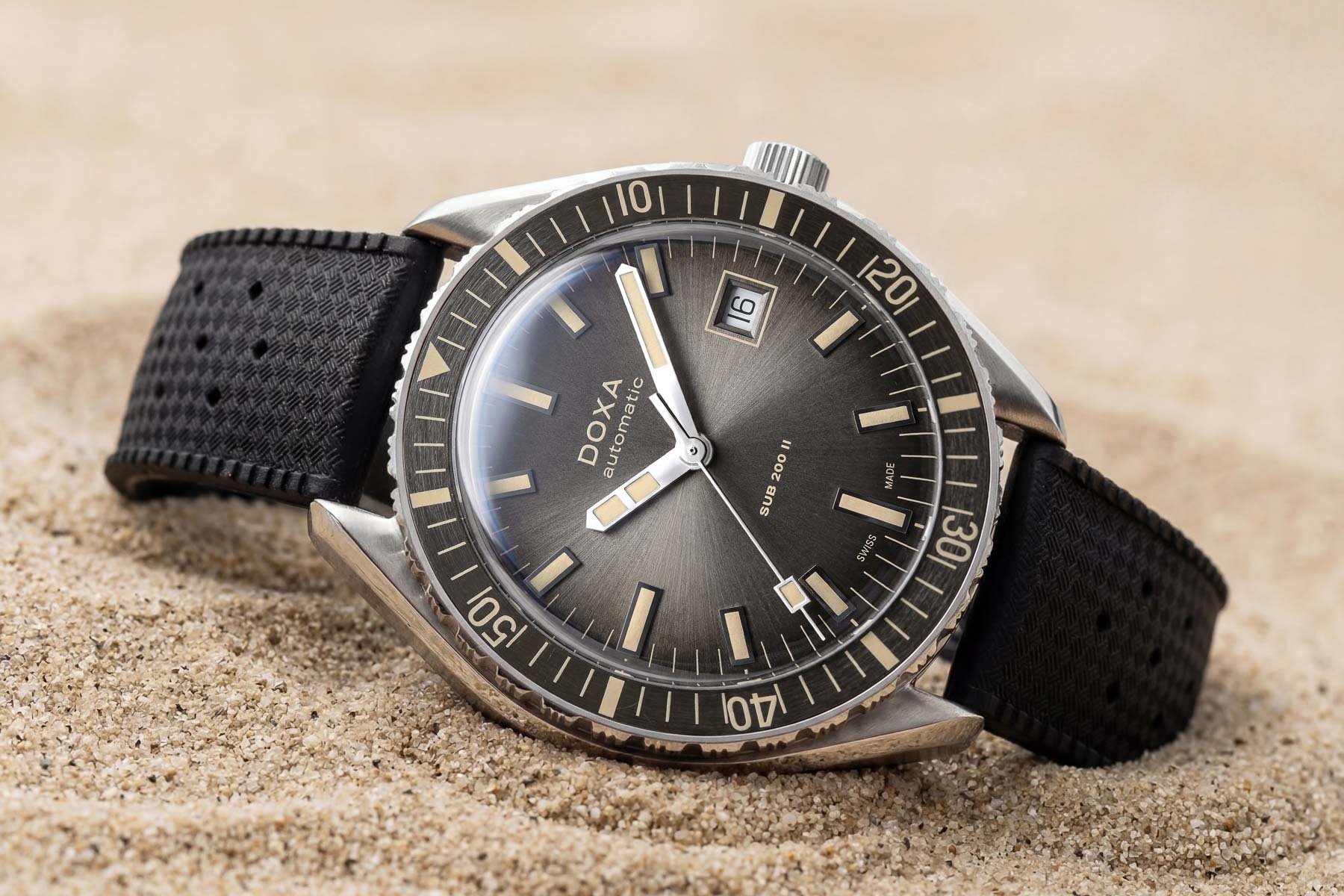 Doxa Sub 200 II Sharkhunter Vintage diagonal