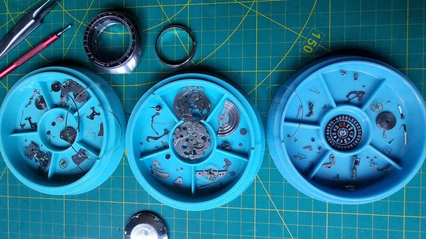 Seiko 6138 movement disassembled