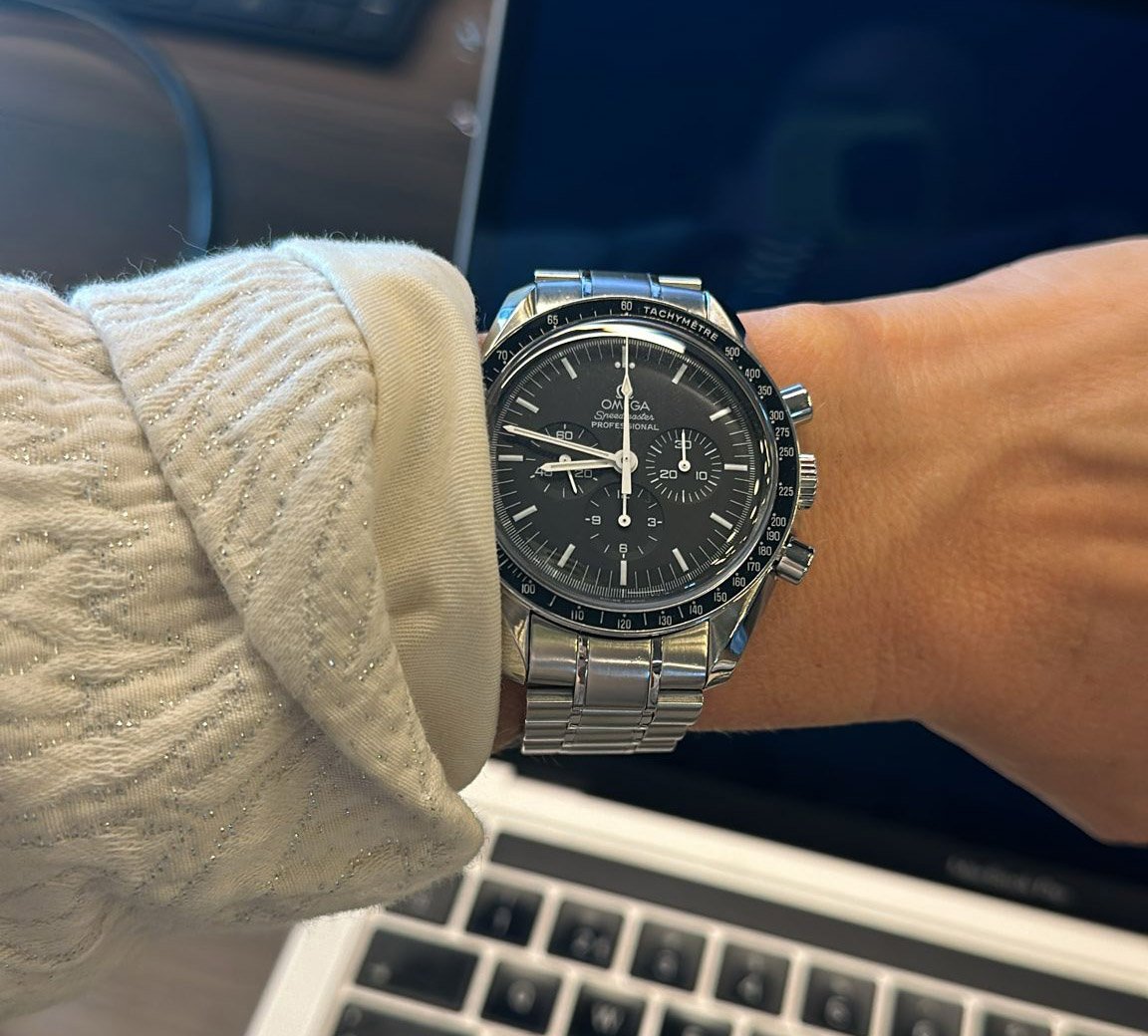 Wrist shot Speedmaster 3570.70 lady's wrist