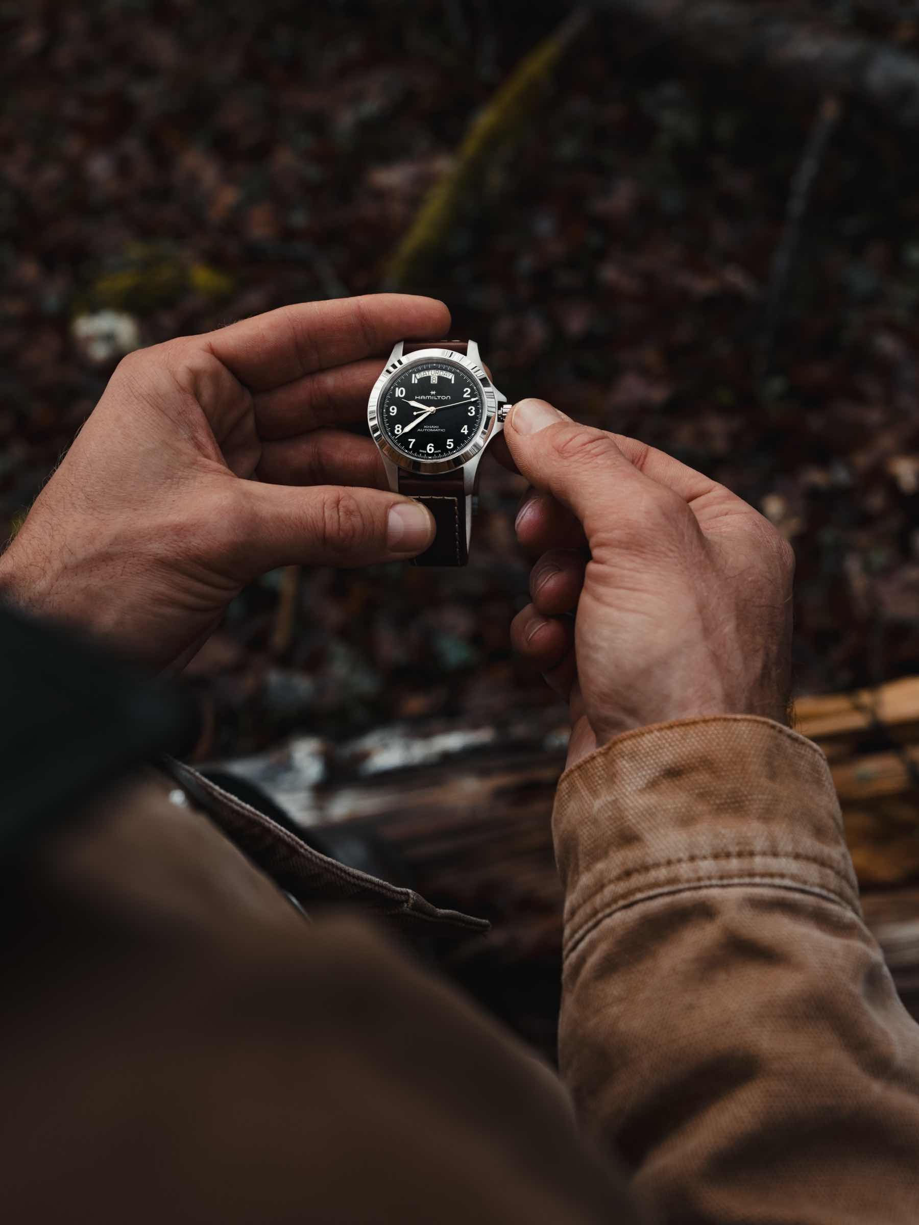 Hamilton Khaki Field King Day-Date Automatic in hand, setting time