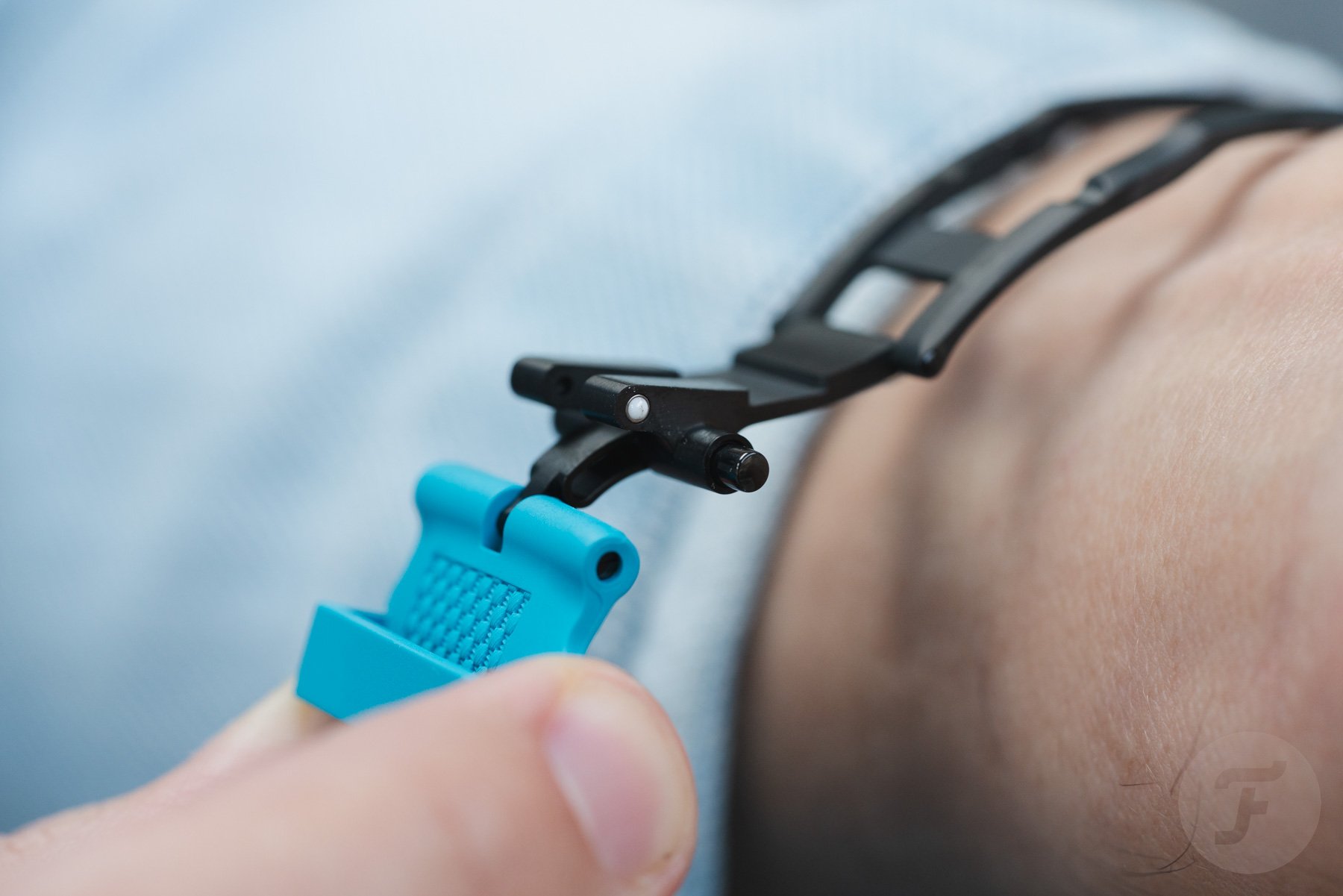 opening Hermès H08 Squelette clasp