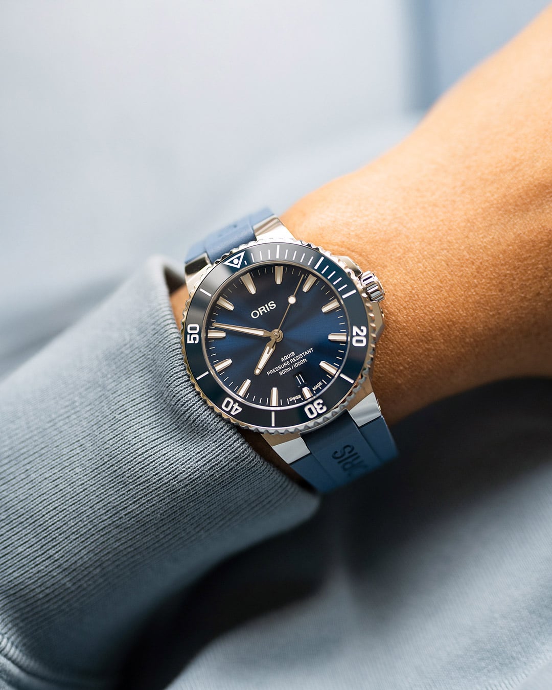 Oris Aquis Date with rubber strap on wrist