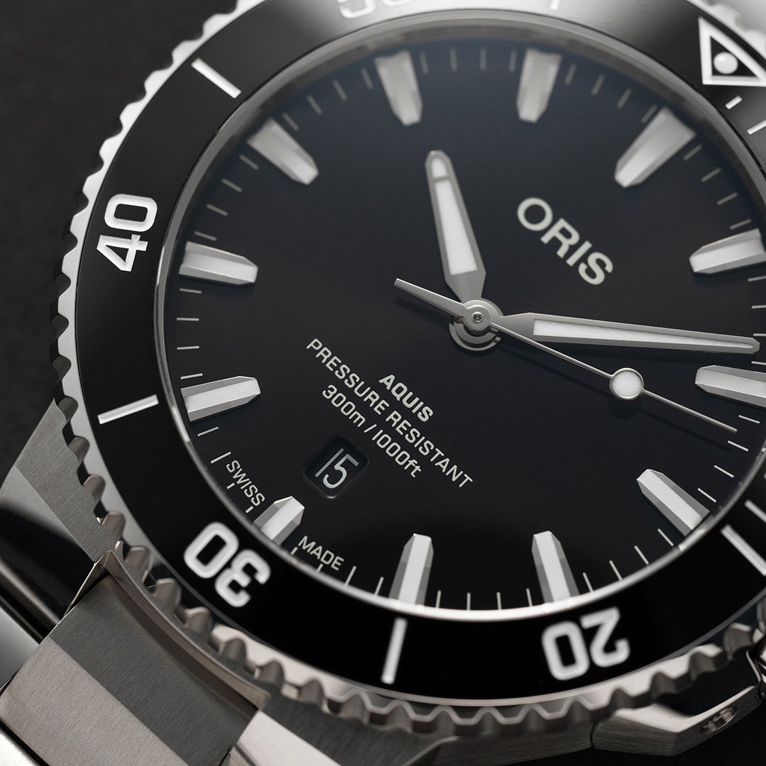 Oris Aquis Date dial up close