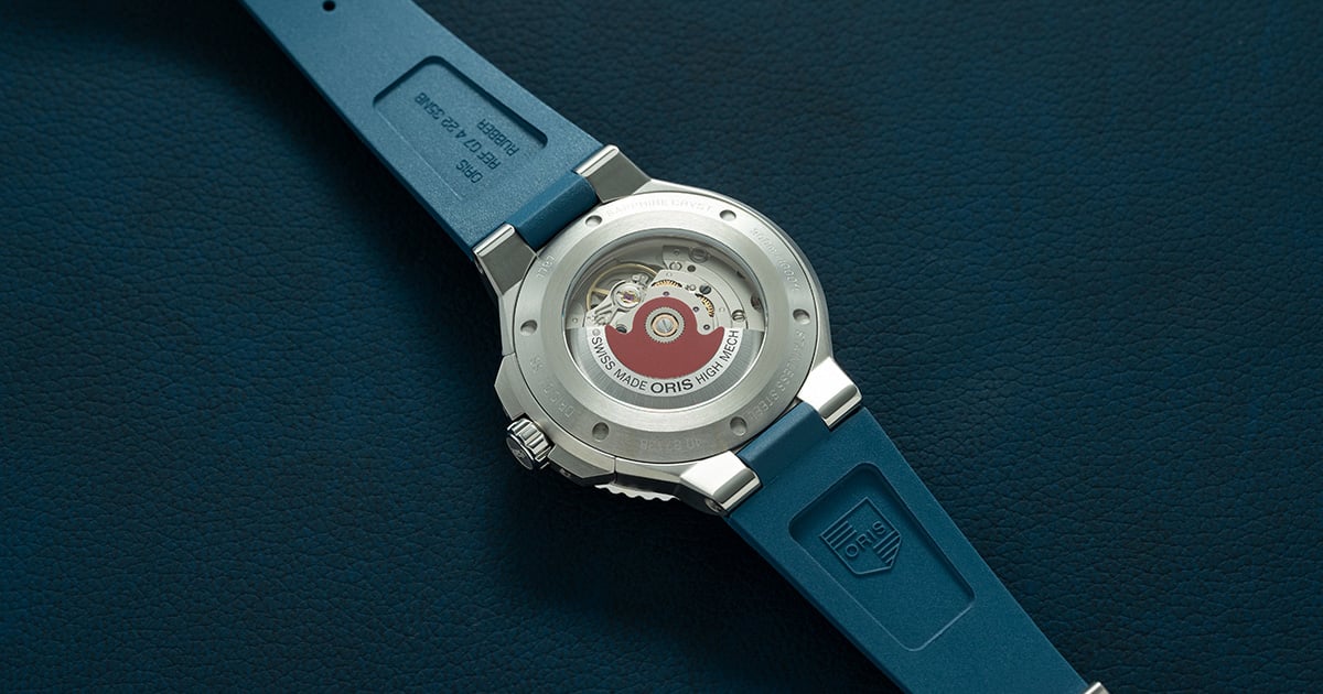 Oris Aquis Date case back and movement