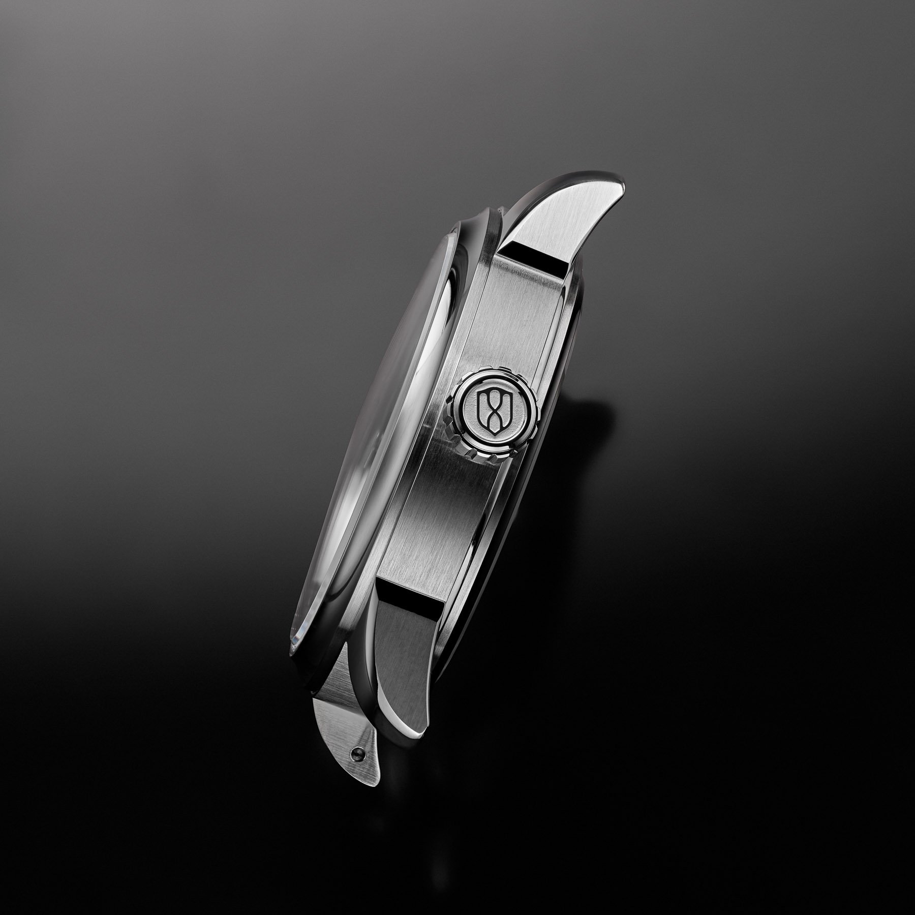 Awake Sơn Mài Guilloché Main case profile, crown side