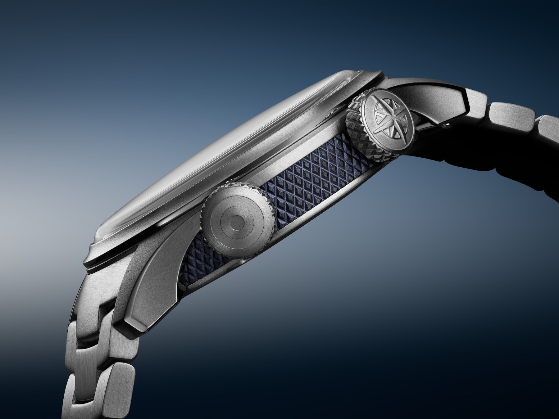 Profile of the Bremont Altitude MB Meteor Air Force Blue
