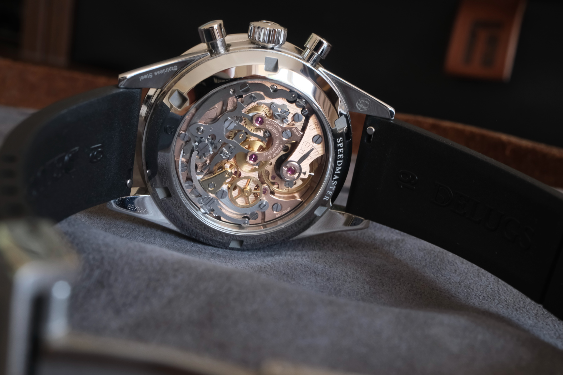 Omega Speedmaster Calibre 321 case back and movement