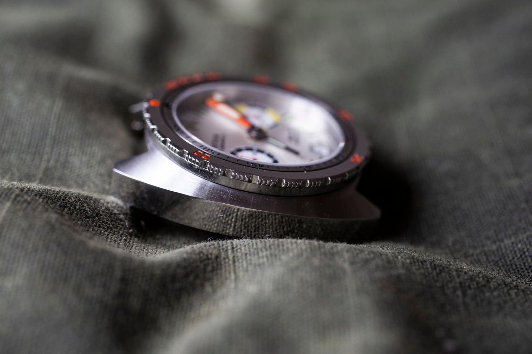 Doxa Sub 200 T.Graph II Searambler case profile