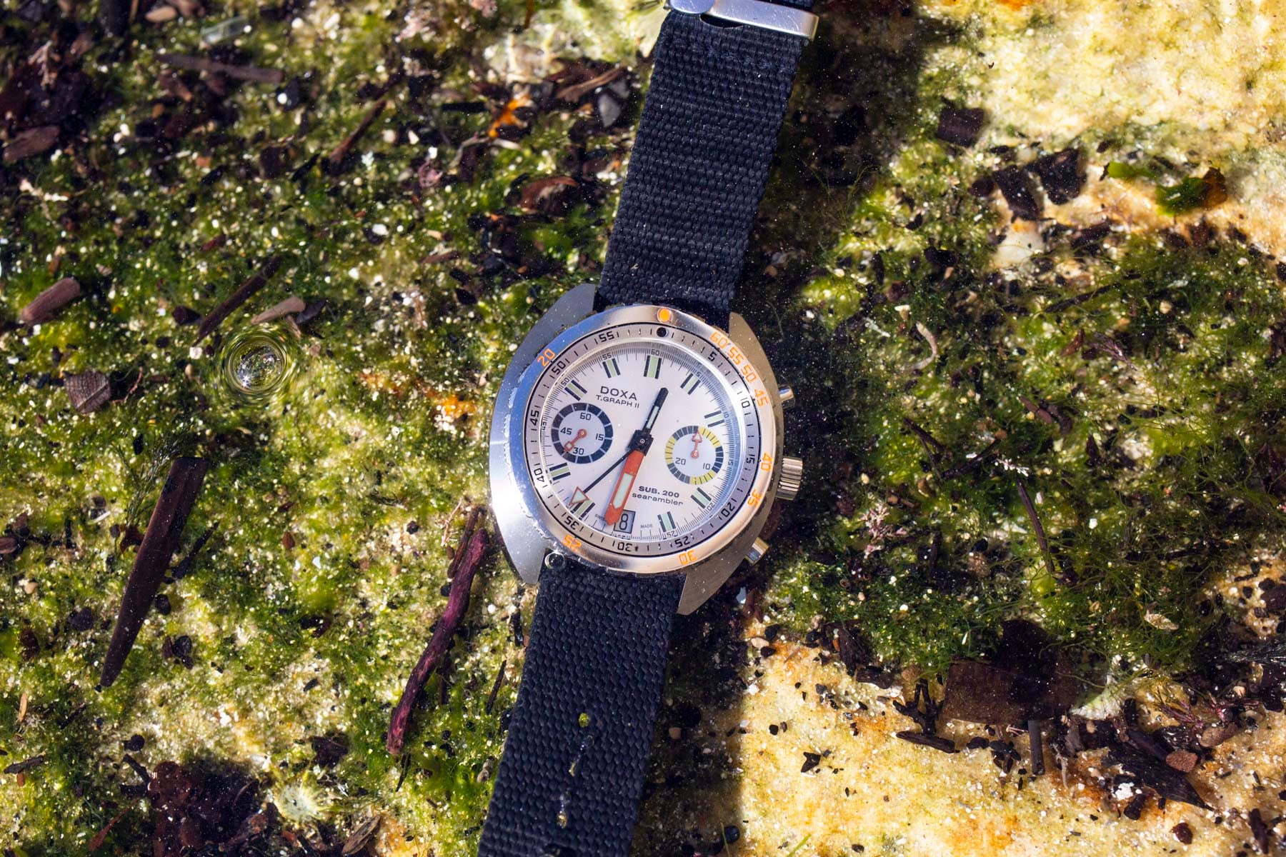 Doxa Sub 200 T.Graph II Searambler on rock