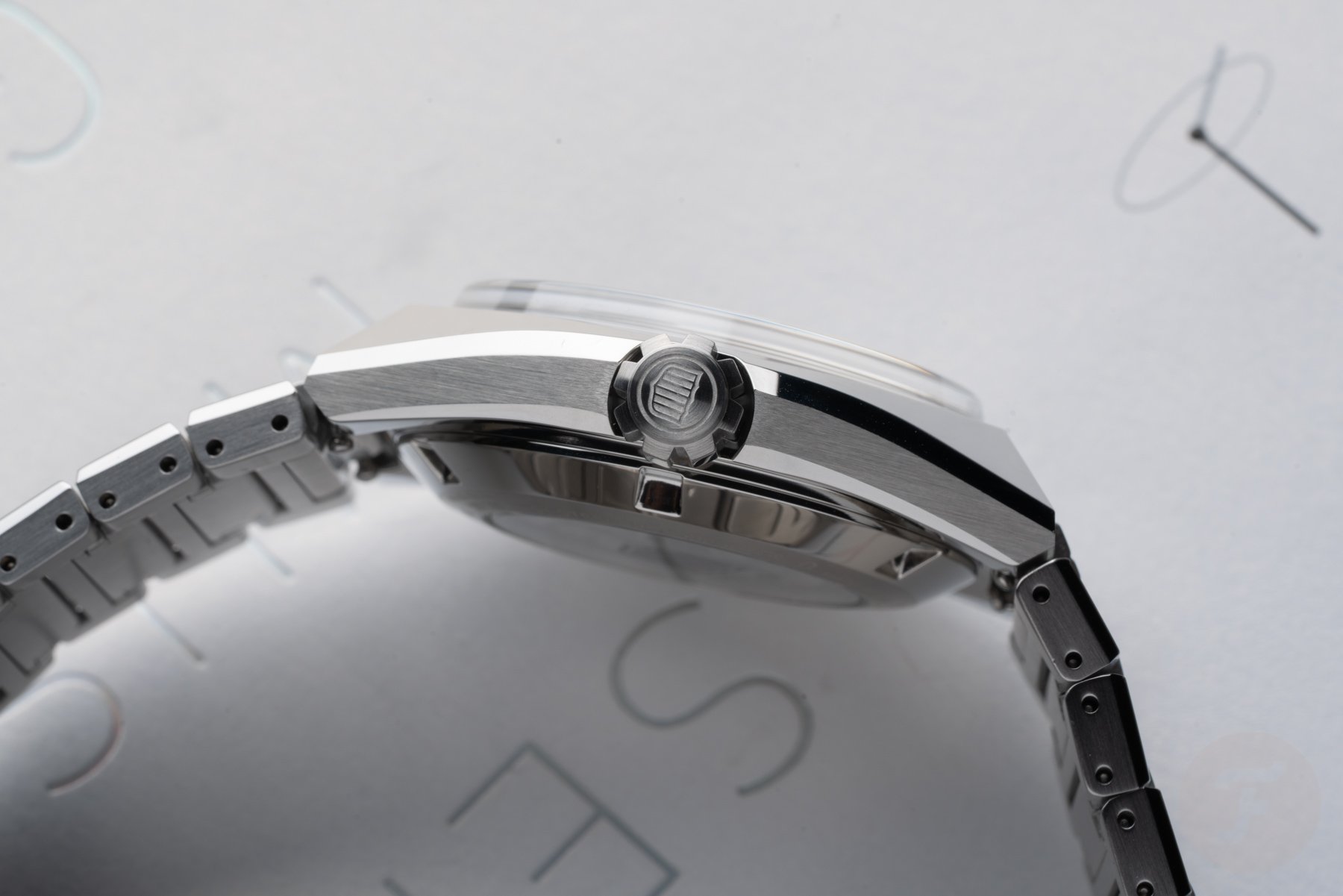 King Seiko Vanac HKF004 profile, crown side