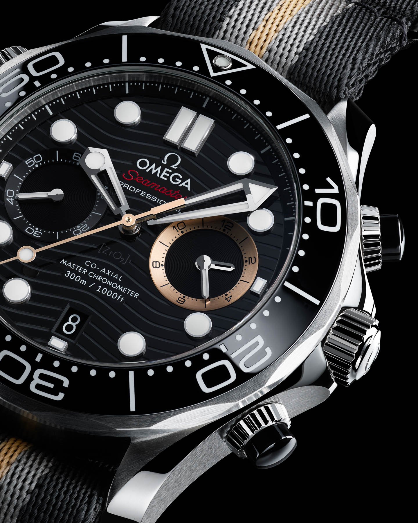 Omega Seamaster Diver 300M Chronograph 007 First Light dial and bezel up close
