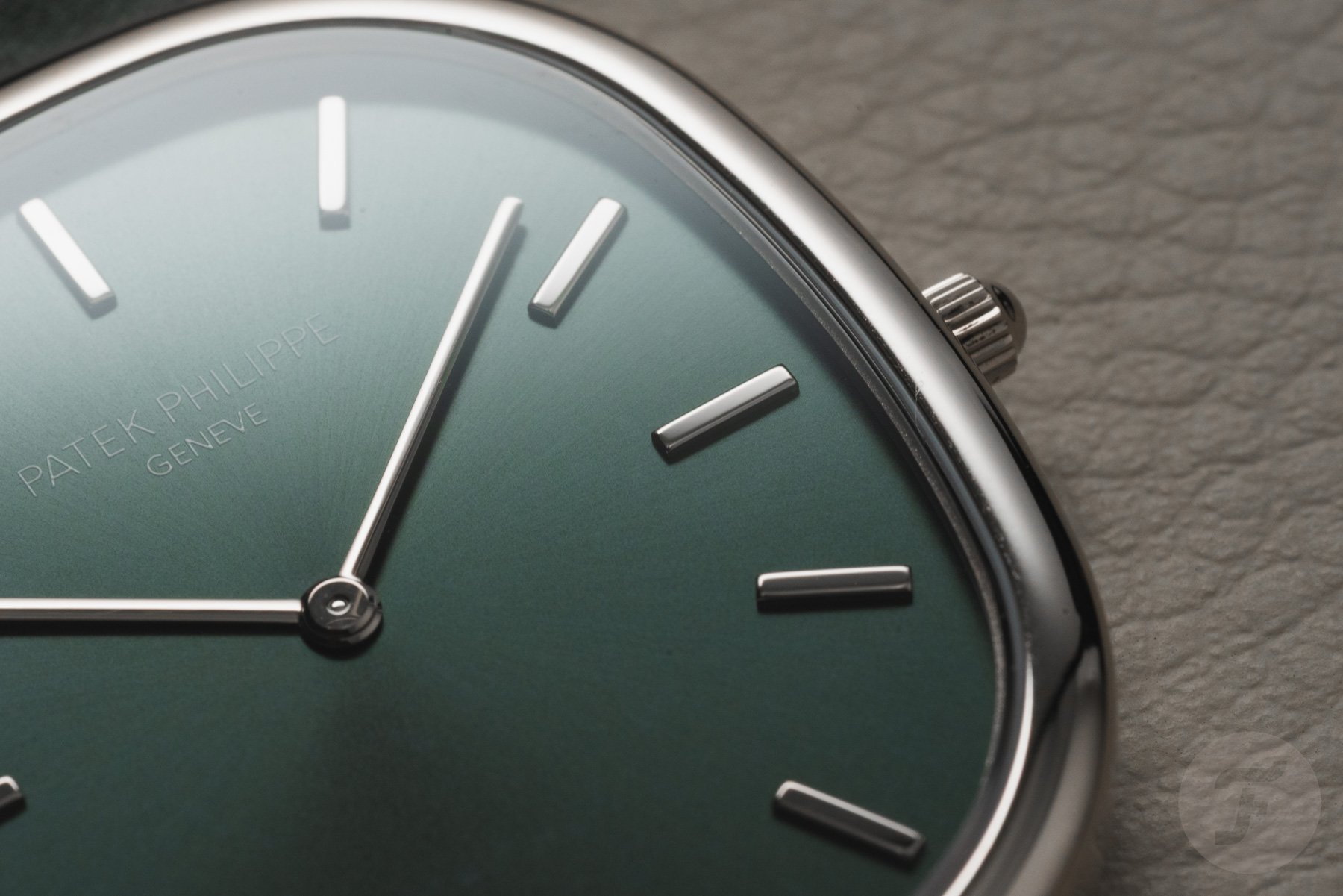 Dial of the Patek Philippe Golden Ellipse ref. 5738G-001