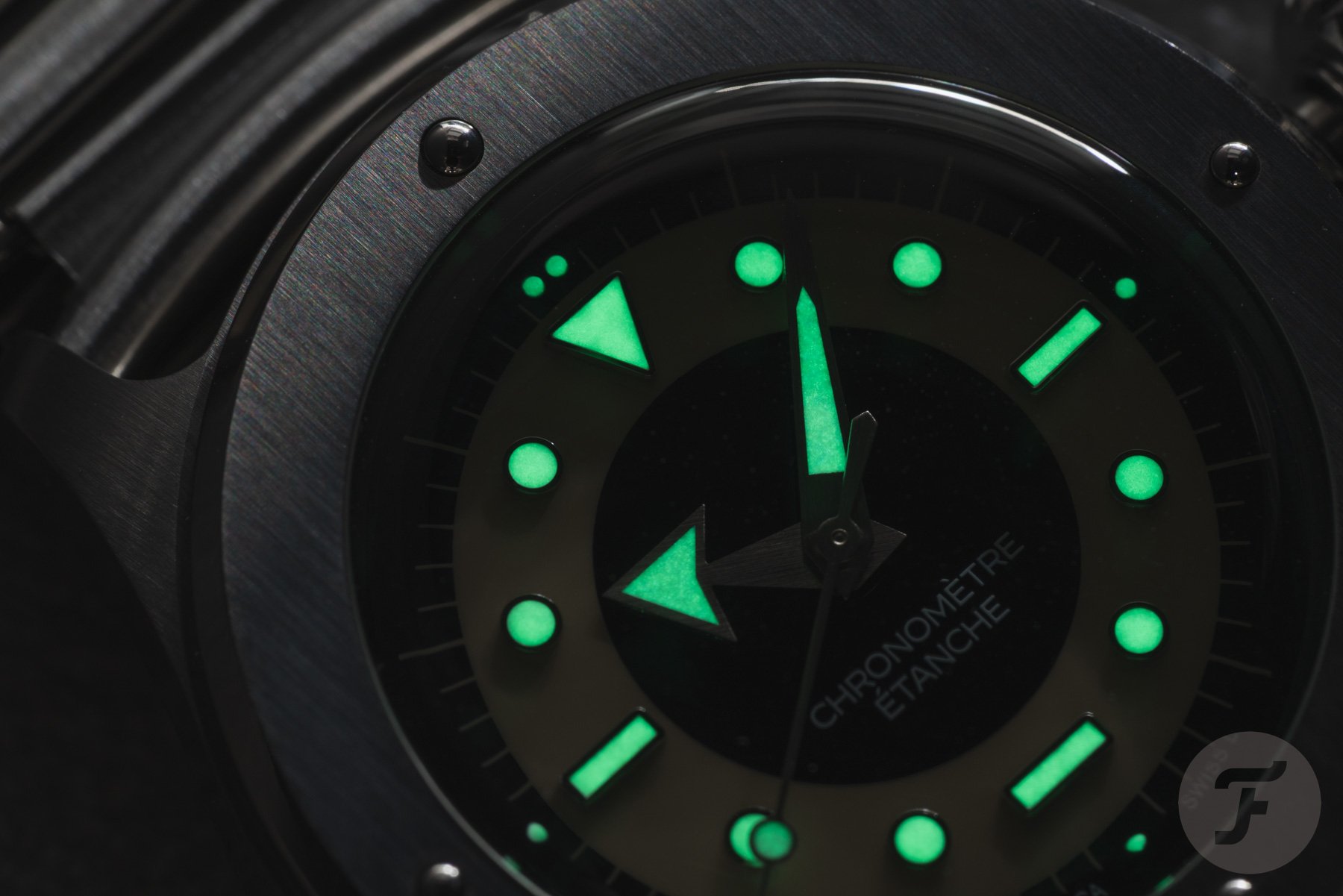 tuxedo-dial Serica 7505 lume shot