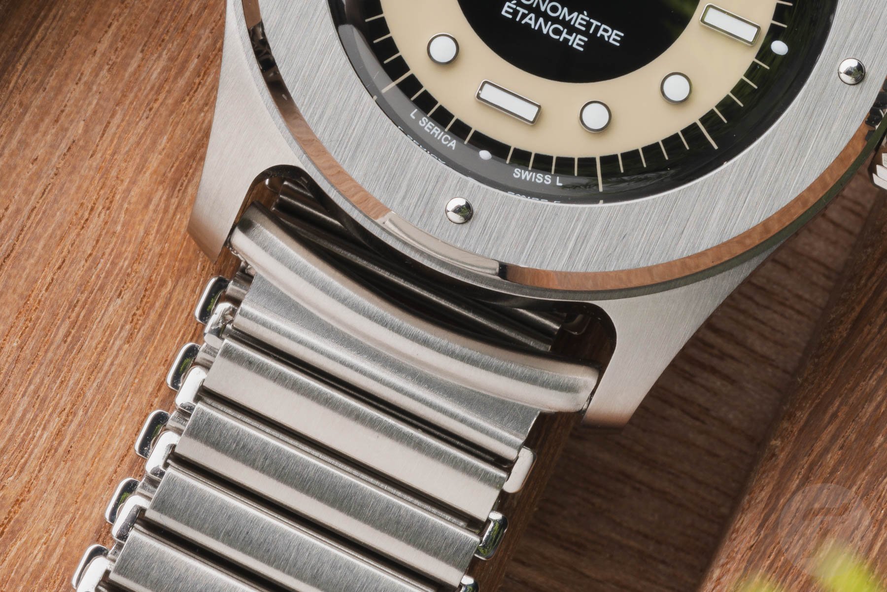 tuxedo-dial Serica 7505 bezel and bracelet end link