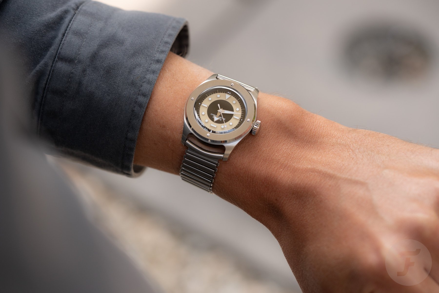 tuxedo-dial Serica 7505 wrist shot
