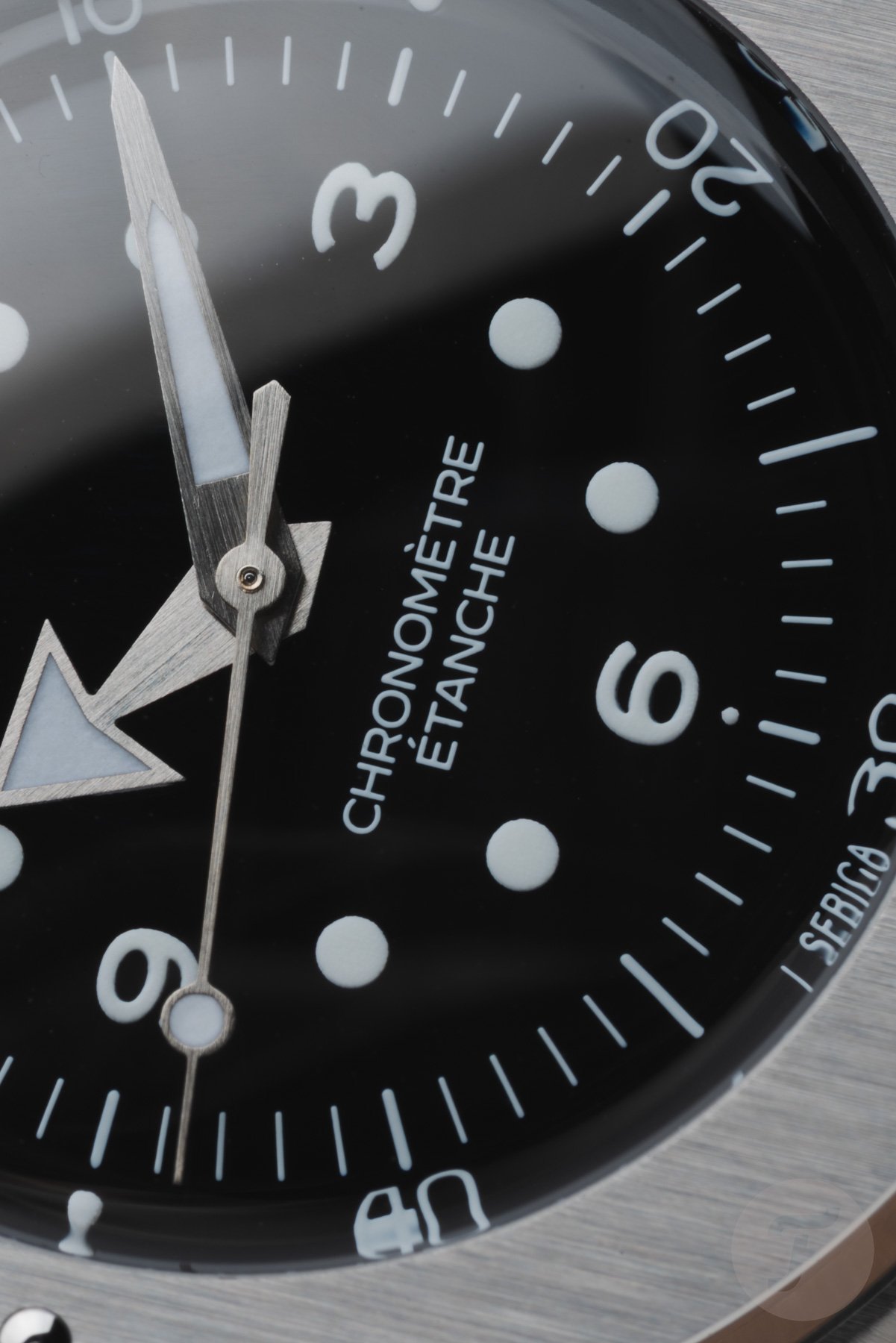 Serica 7505 black dial detail