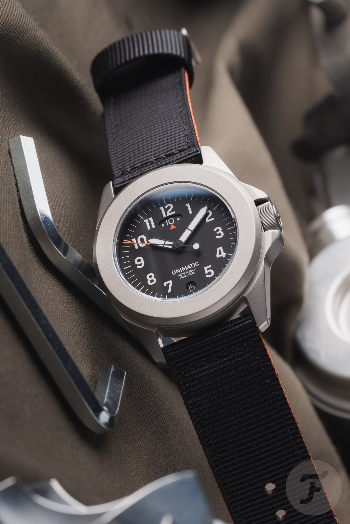 Unimatic Modello Quattro UT4-U-TI-GMT on its side
