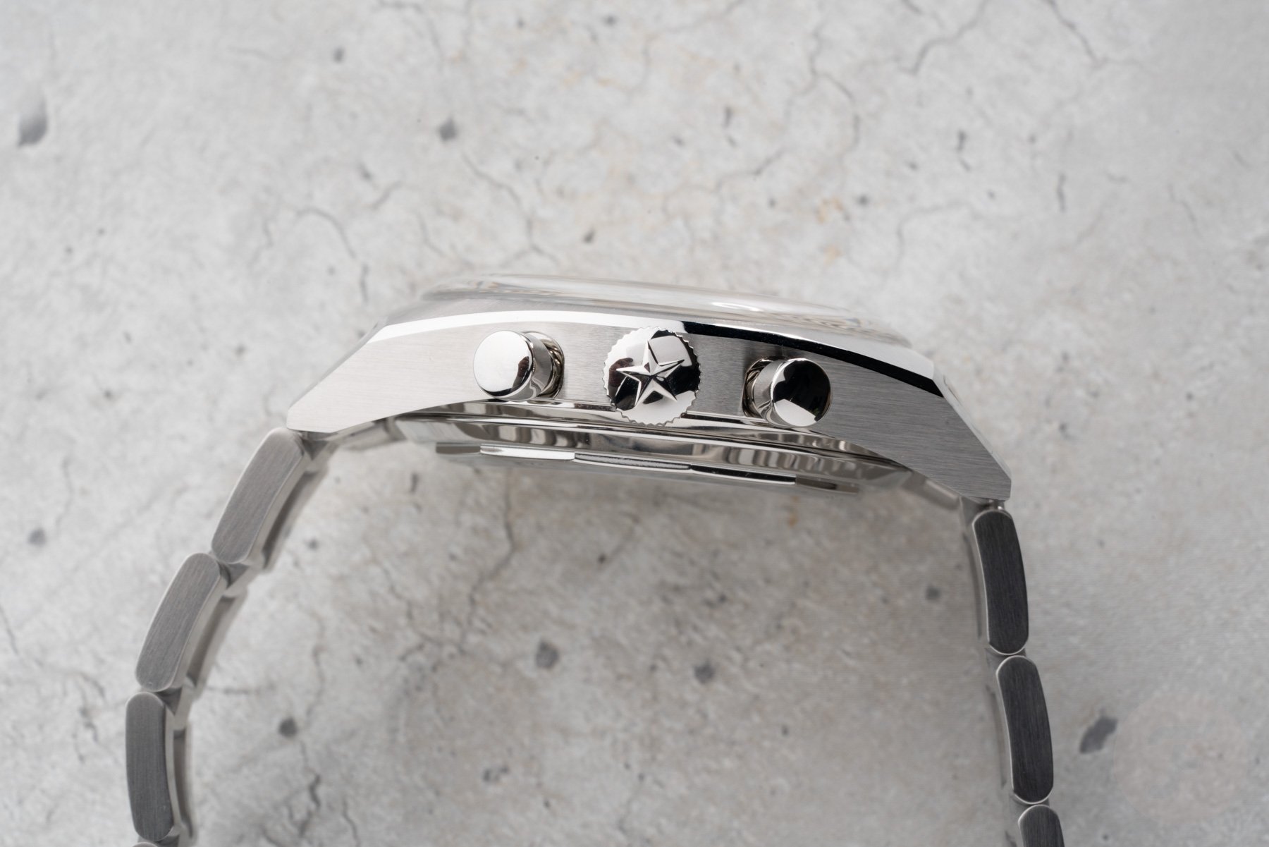 Zenith Chronomaster Revival A384 Tropical case profile, crown side