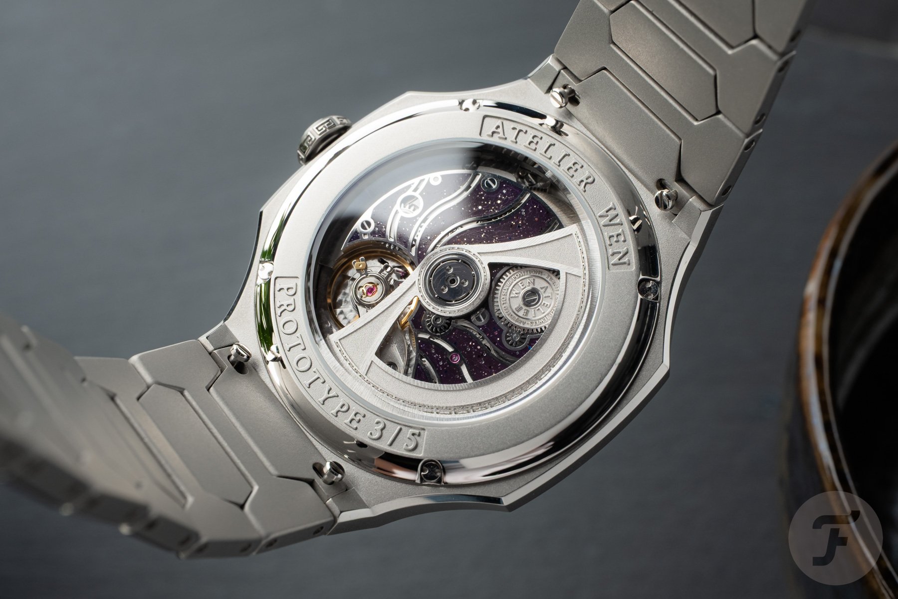 Atelier Wen Perception V3 Yún case back and movement
