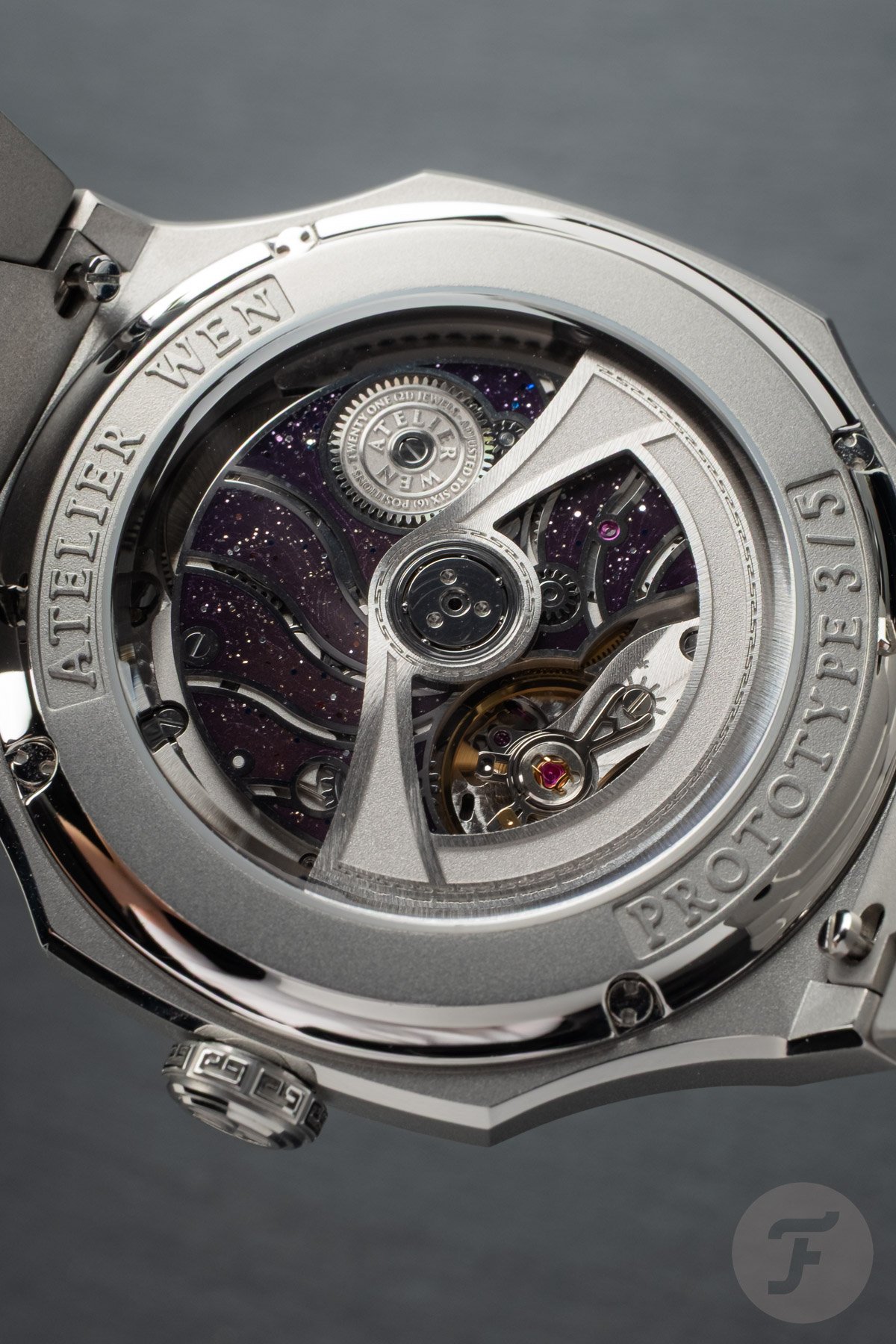 Atelier Wen Perception V3 Yún case back and movement