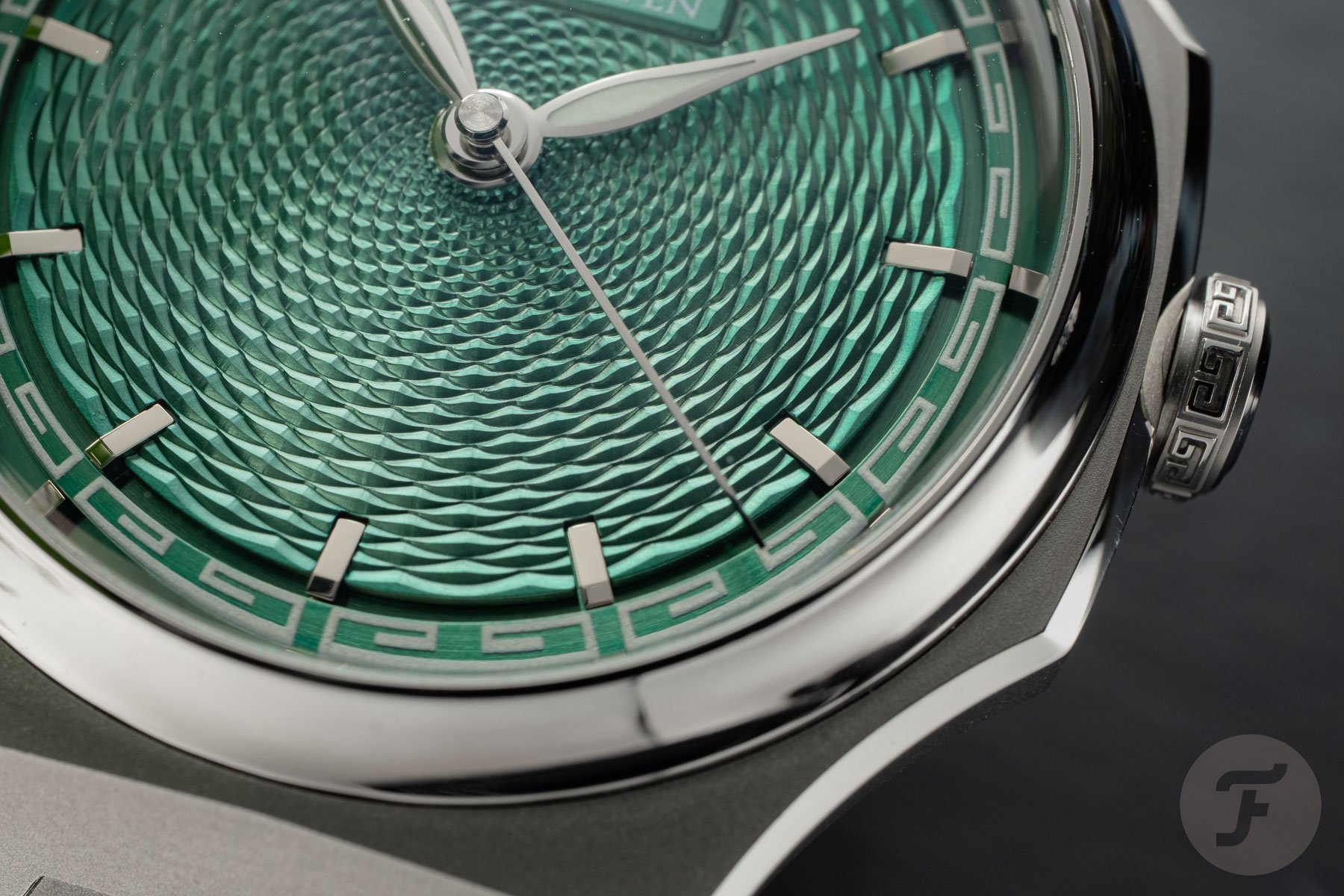 Atelier Wen Perception V3 Yún dial, bezel, and chamfer up close