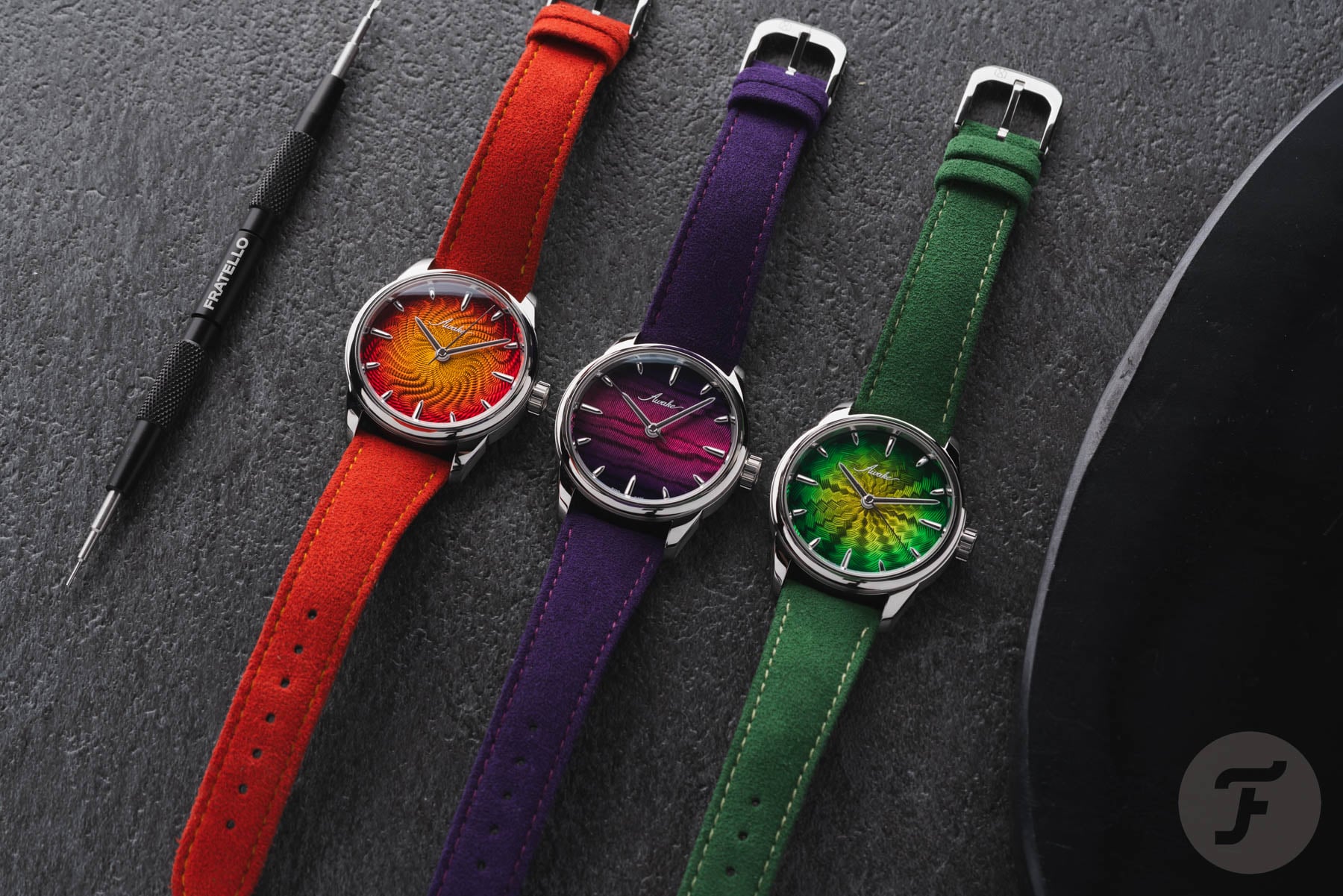 Three Awake Sơn Mài Guilloché Main watches