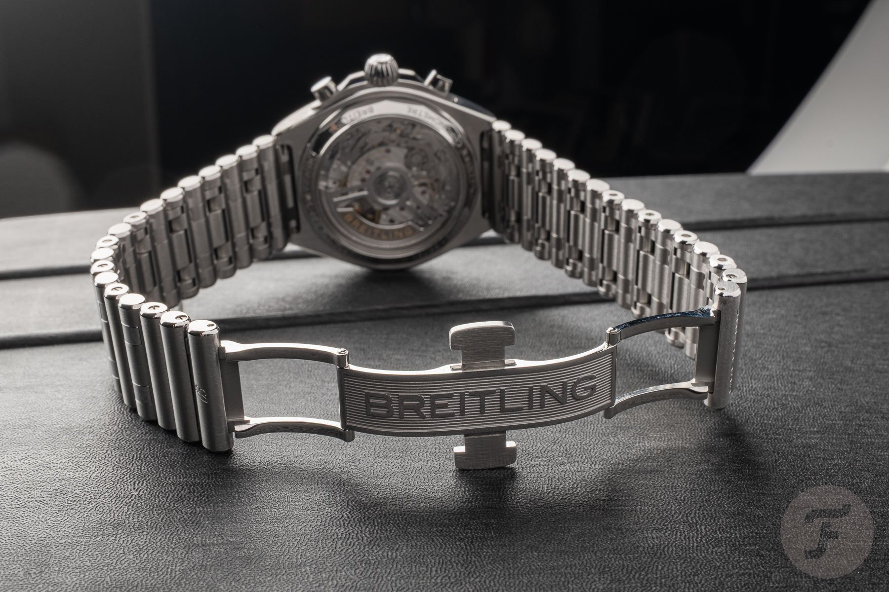Breitling Chronomat B01 Chronograph 42 bracelet, clasp open
