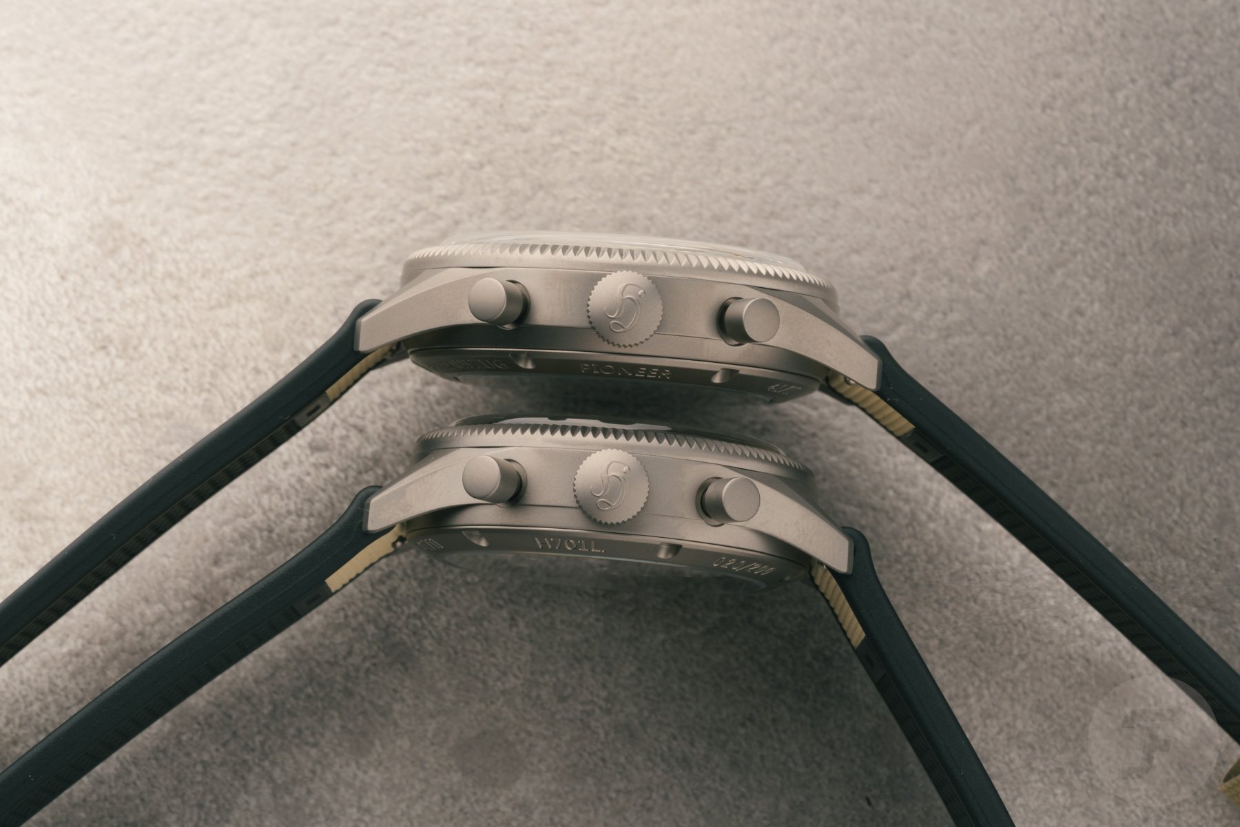 42mm and 39mm Hanhart 417 TI Desert Pilot models, profile comparison