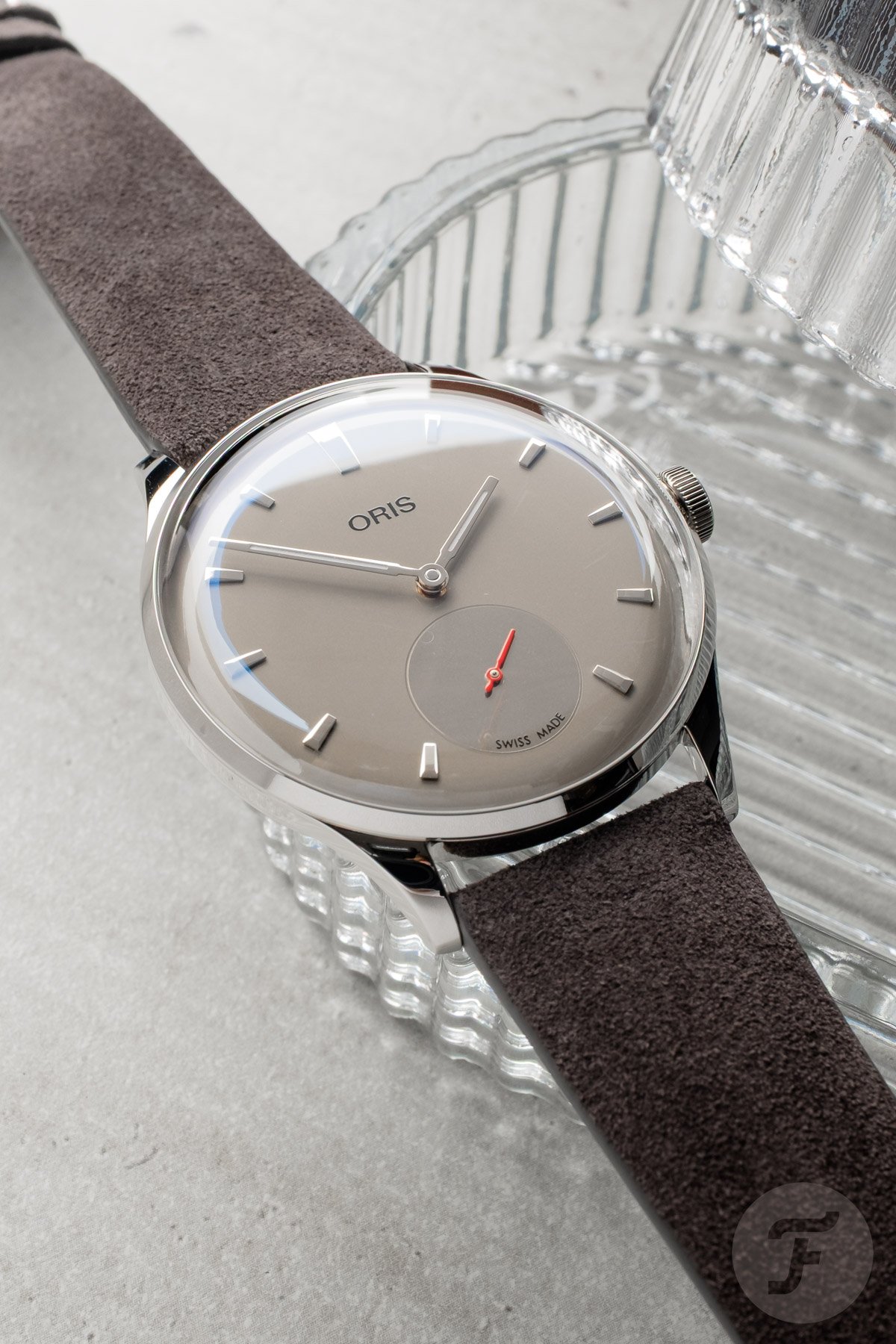 Oris Hölstein Edition 2026 flat lip of glass tray
