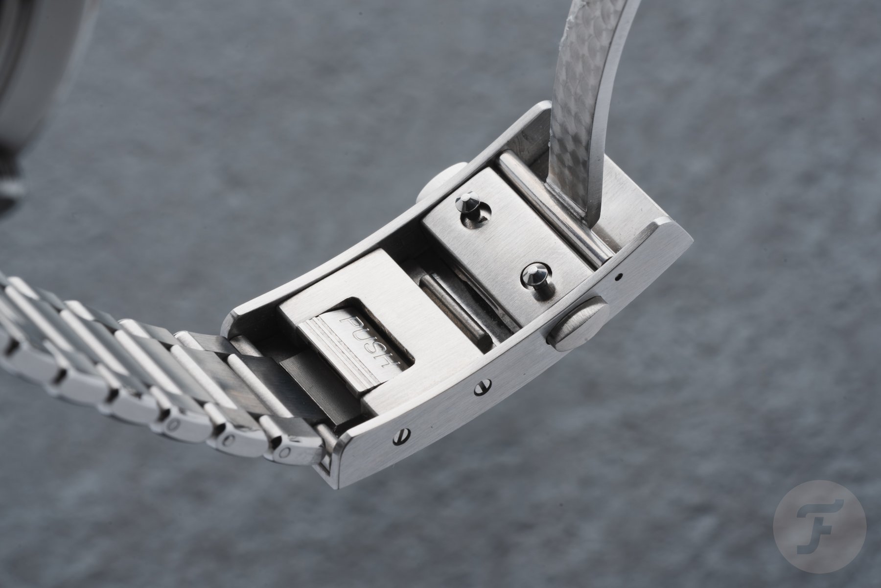 micro-adjuster inside of Traska Venturer GMT clasp