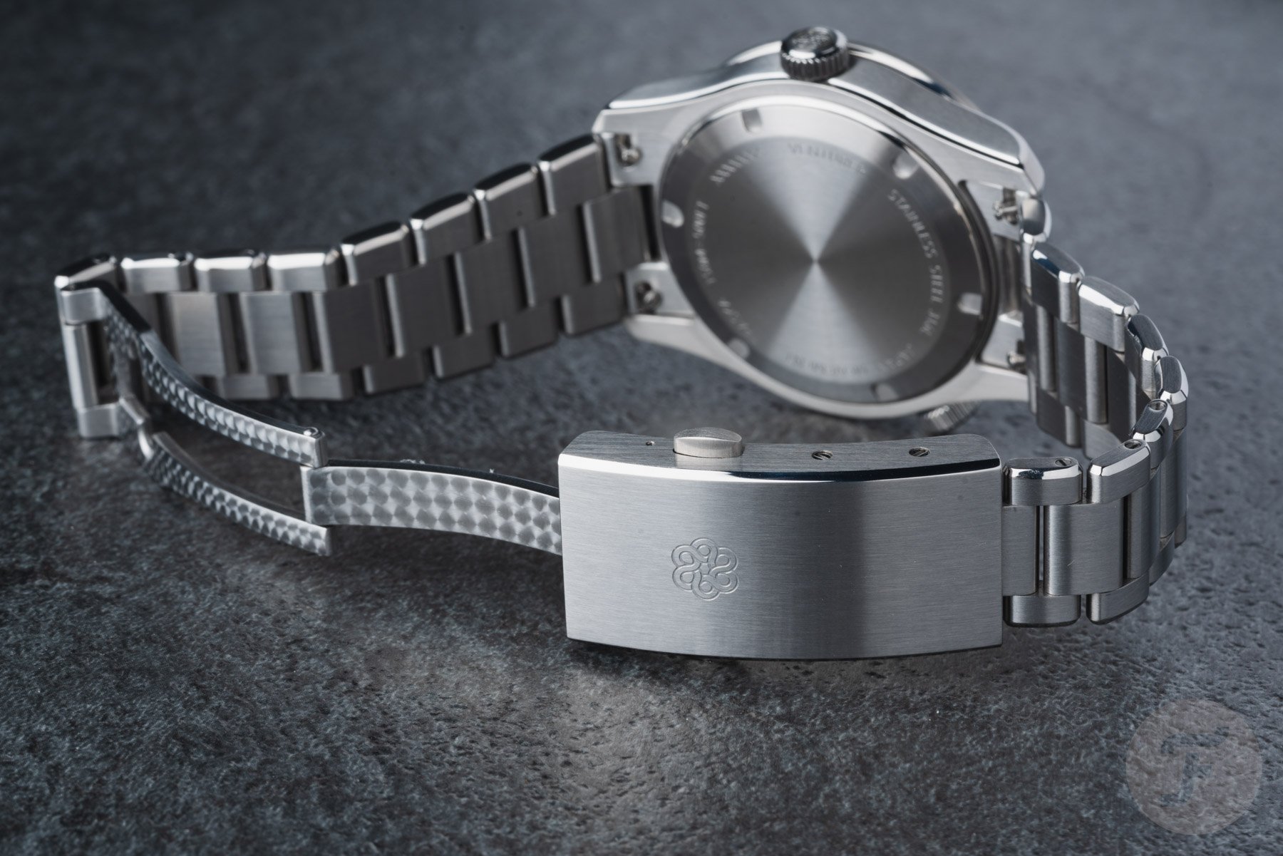 Traska Venturer GMT Bottle Green rear view, clasp open
