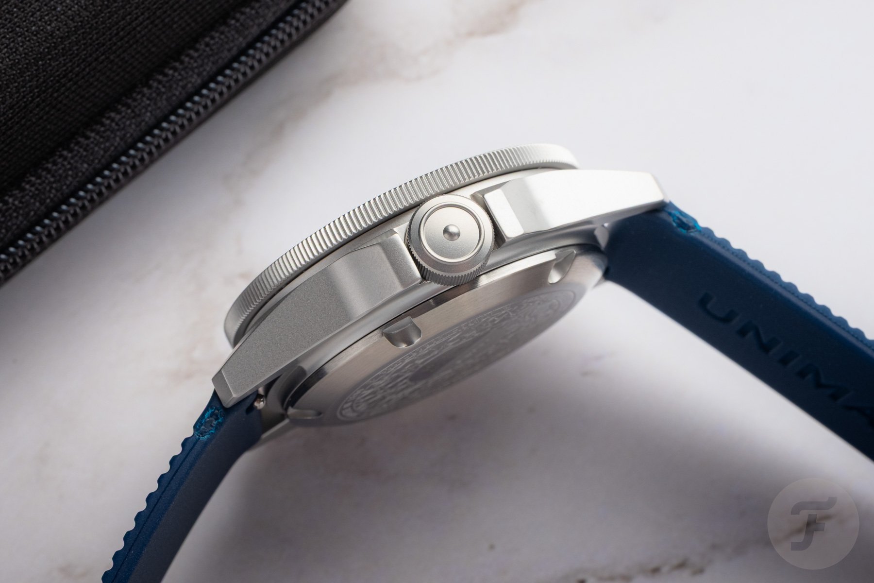 Unimatic Modello Uno UT1-IPP case profile, crown side