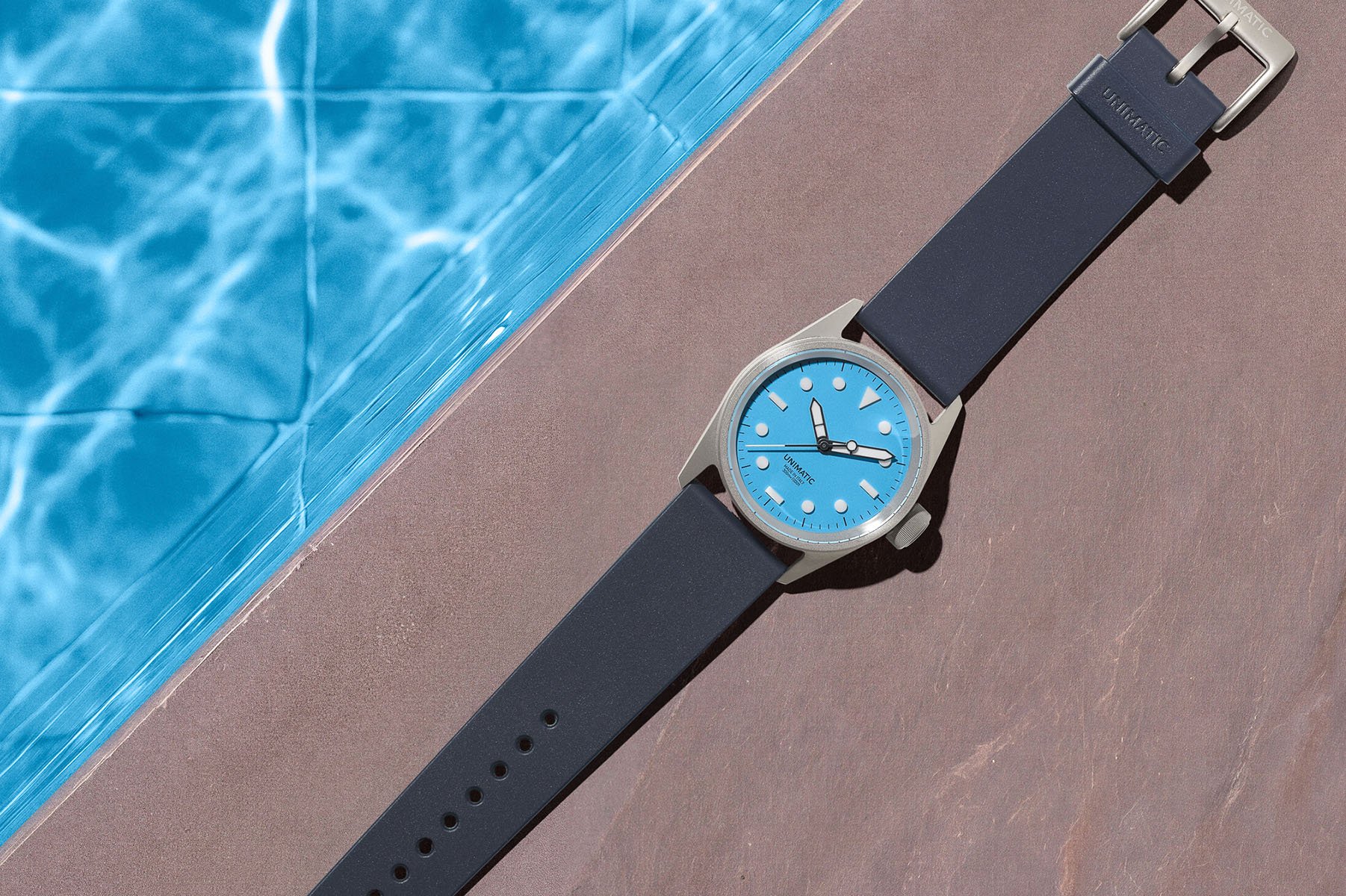 Unimatic Modello Cinque UT5-IPN poolside flat-lay