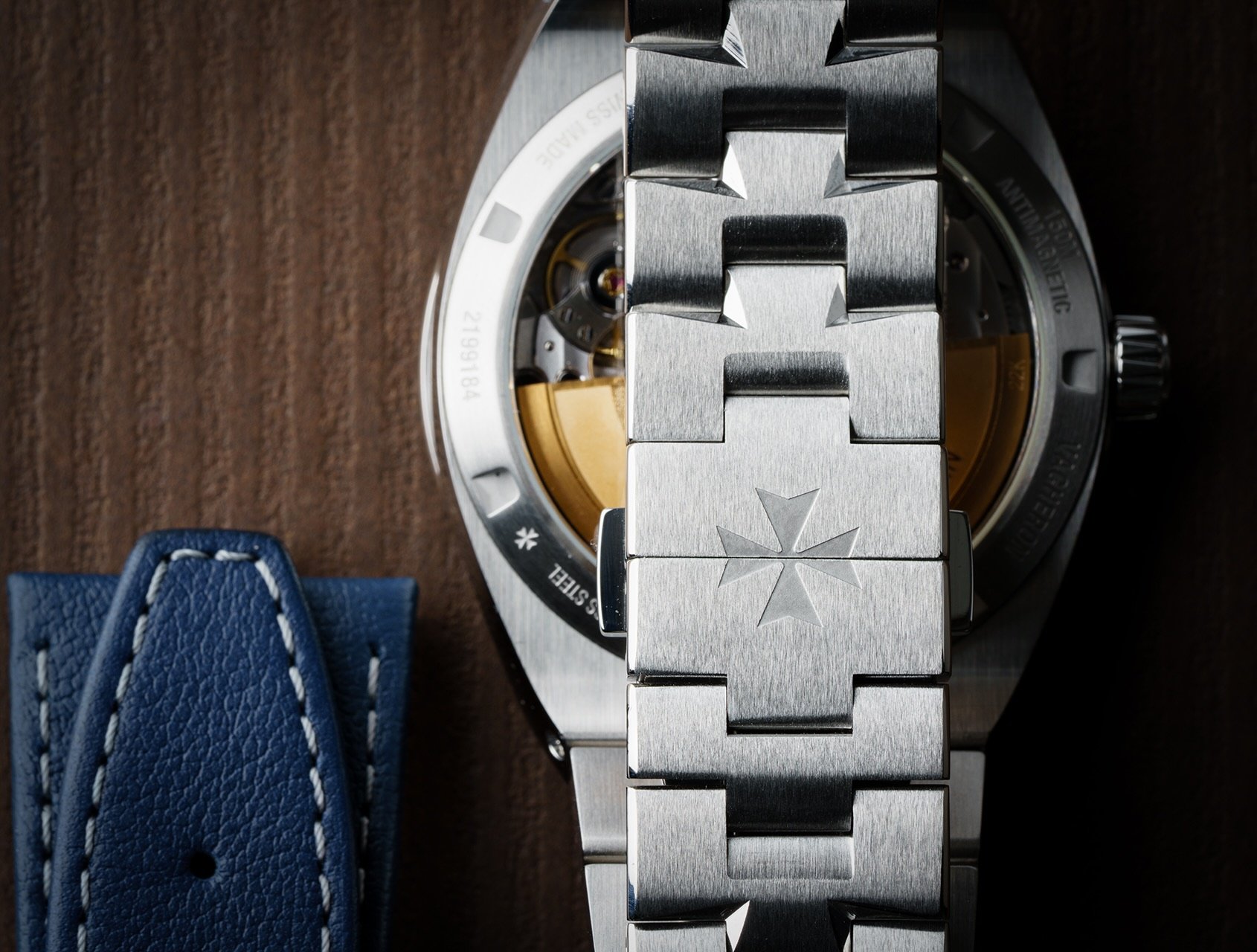 Vacheron Constantin Overseas Self-Winding 4520V bracelet and clasp up close