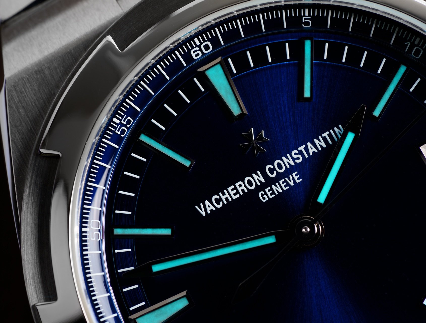 Vacheron Constantin Overseas Self-Winding 4520V lume macro