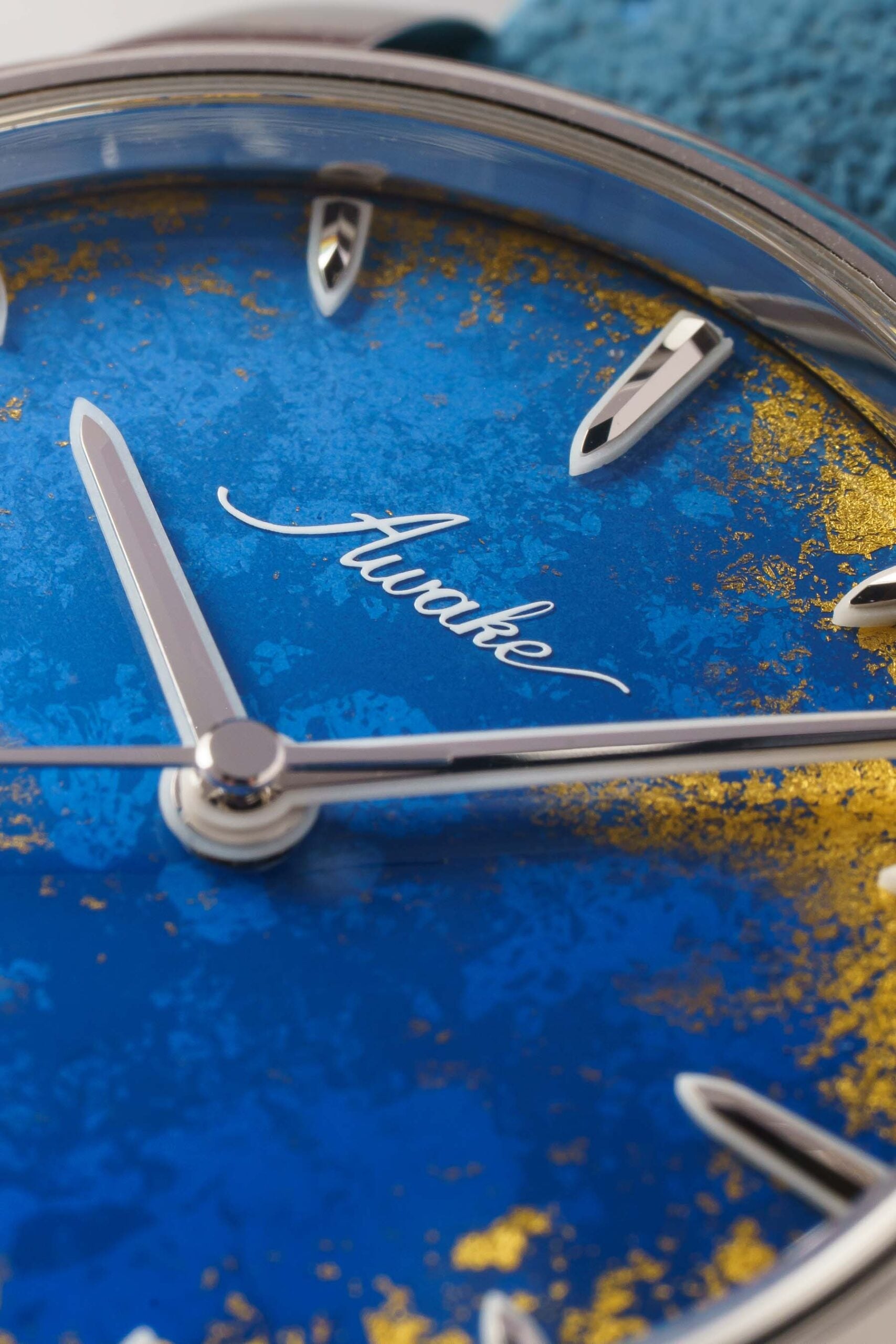 Awake Sơn Mài Frosted Leaf Royal Blue dial macro