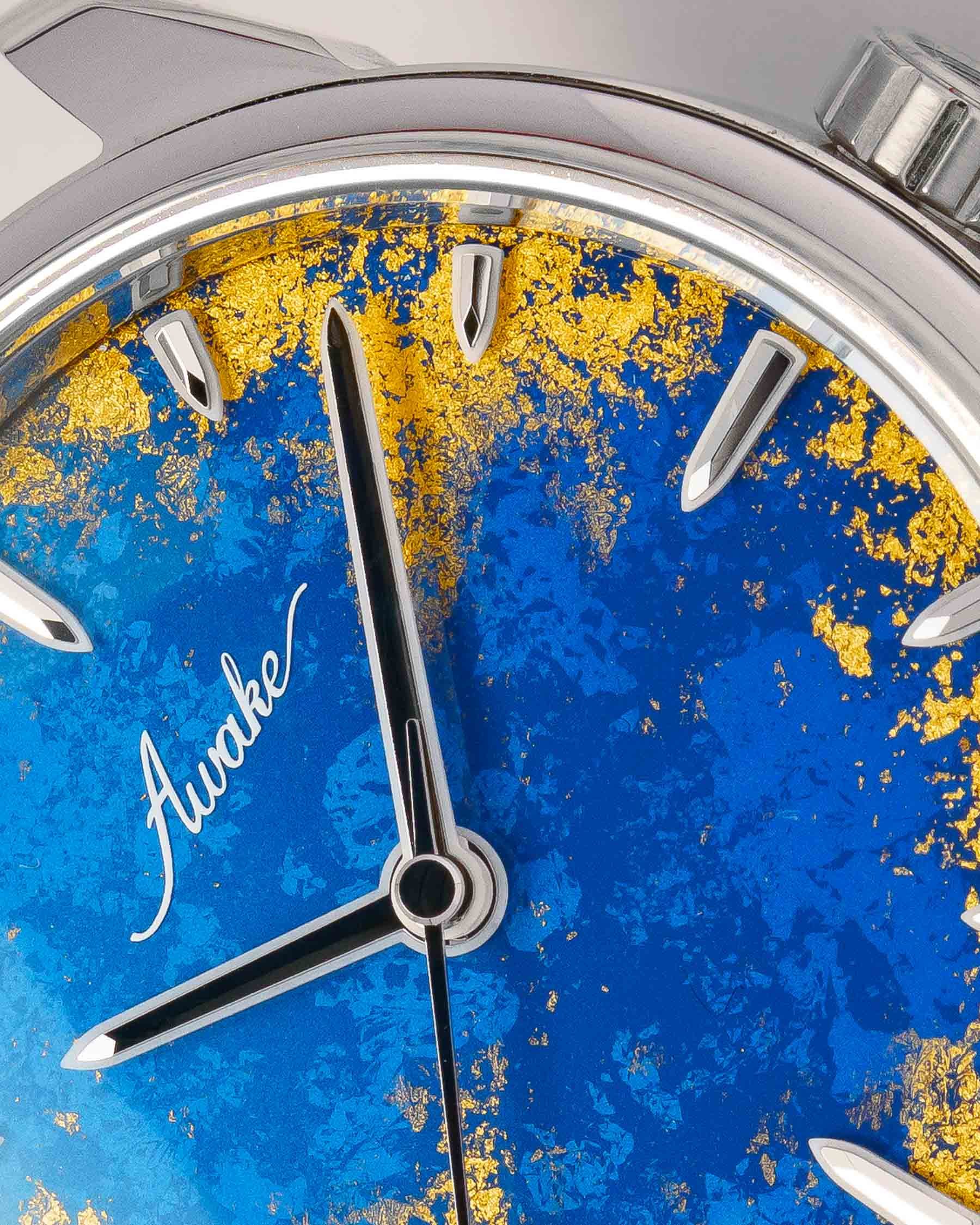 Awake Sơn Mài Frosted Leaf Royal Blue dial, handset, and indexes, macro shot
